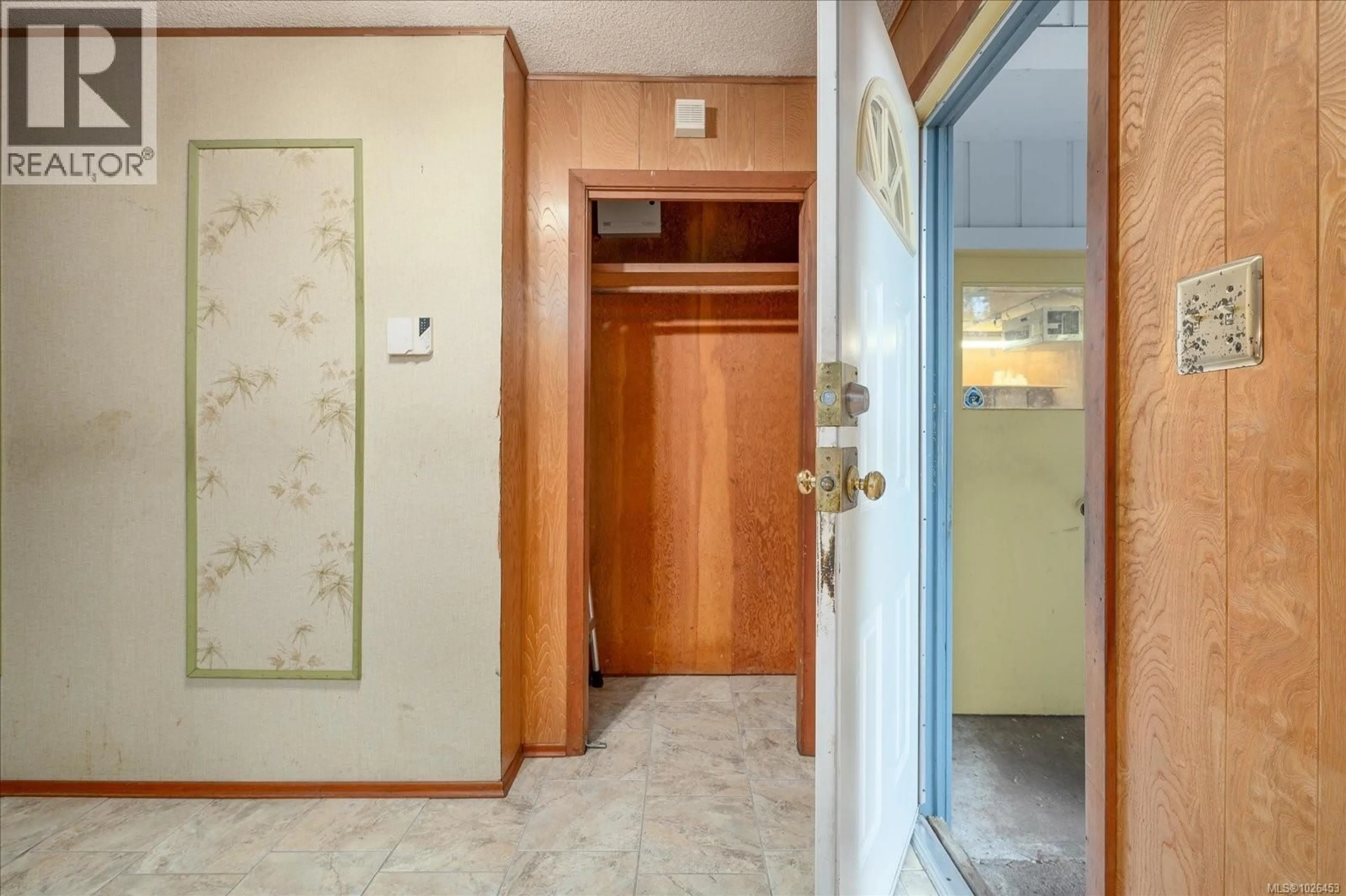 Indoor foyer for 2945 NEWTON STREET, Nanaimo British Columbia V9T2Y2