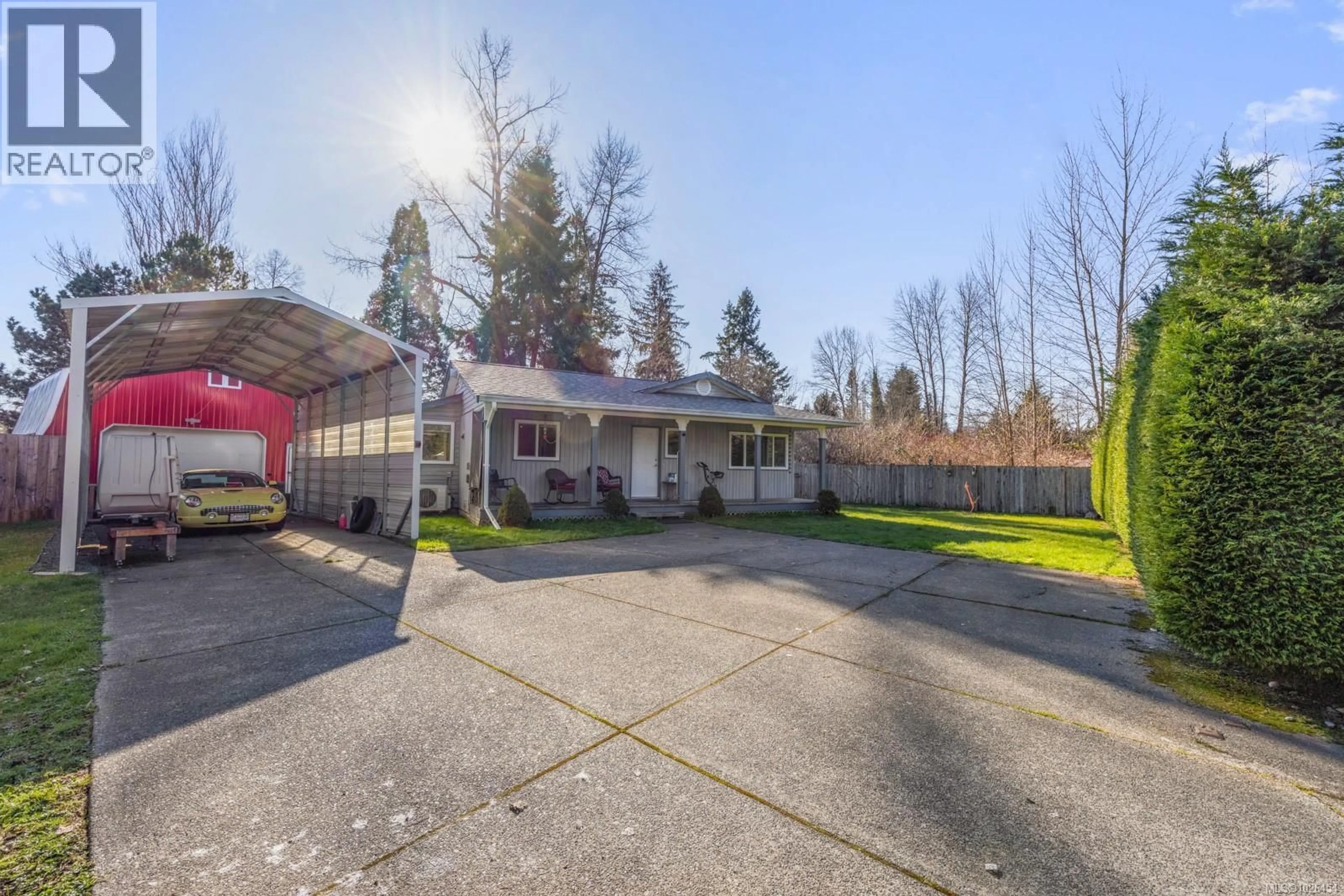A pic from outside/outdoor area/front of a property/back of a property/a pic from drone, street for 1420 15TH STREET, Courtenay British Columbia V9N2C2