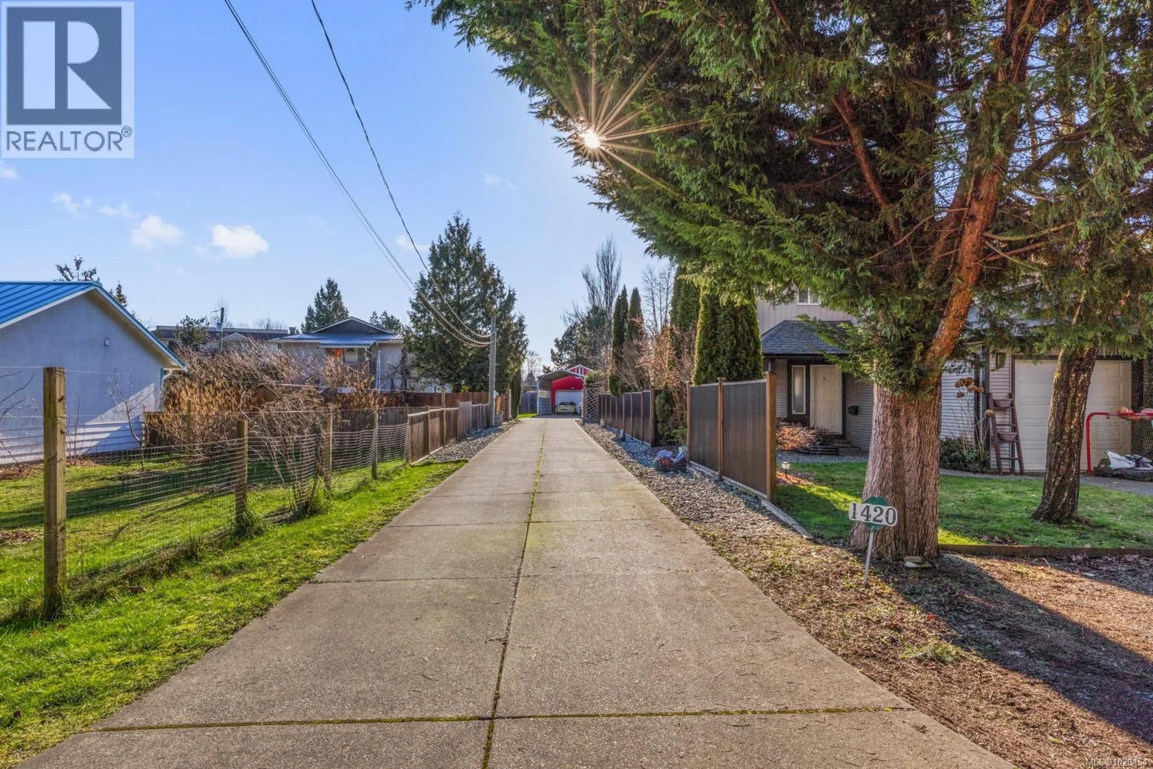 A pic from outside/outdoor area/front of a property/back of a property/a pic from drone, street for 1420 15TH STREET, Courtenay British Columbia V9N2C2