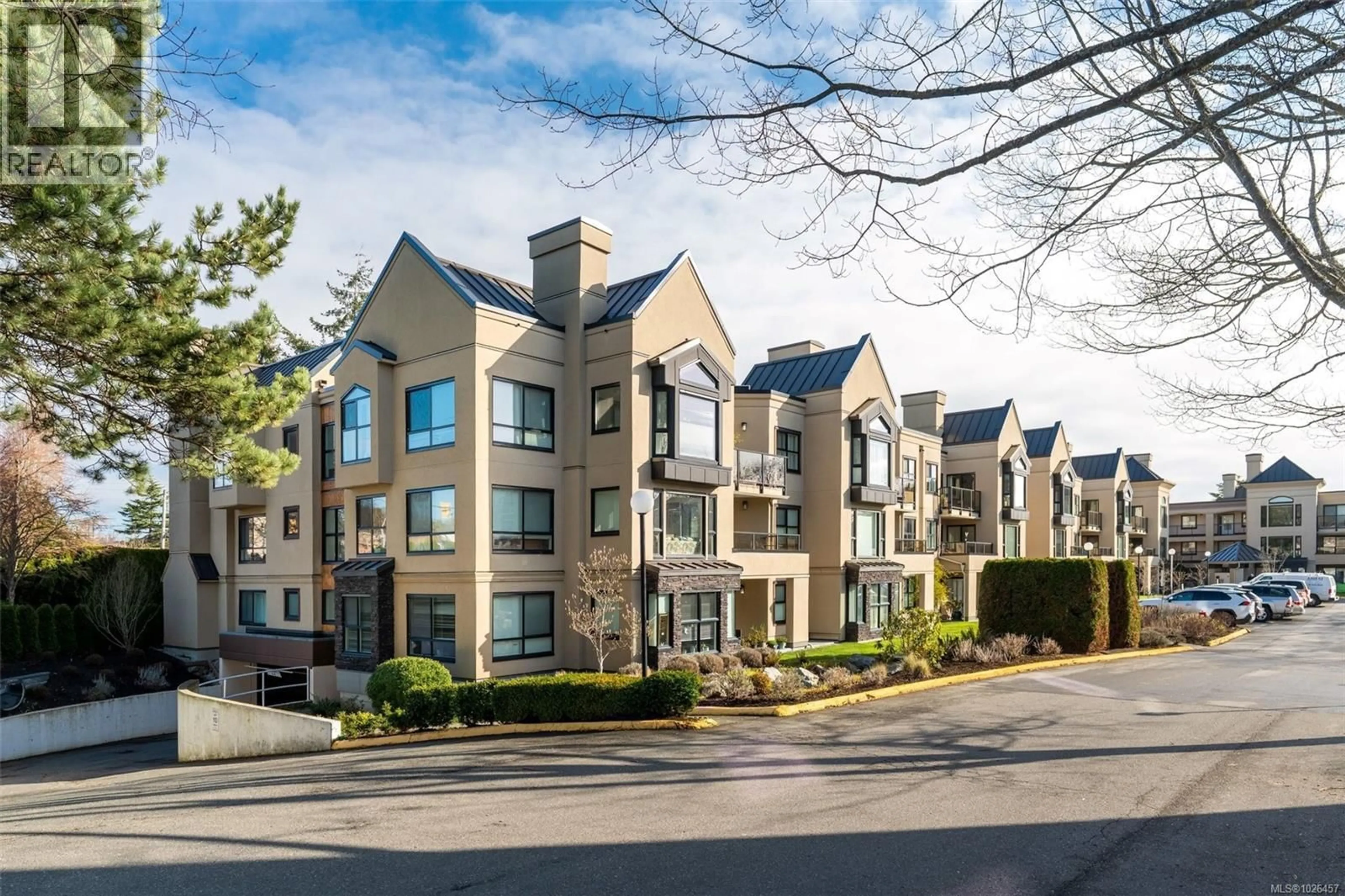 A pic from outside/outdoor area/front of a property/back of a property/a pic from drone, unknown for 306 - 3969 SHELBOURNE STREET, Saanich British Columbia V8N6J5