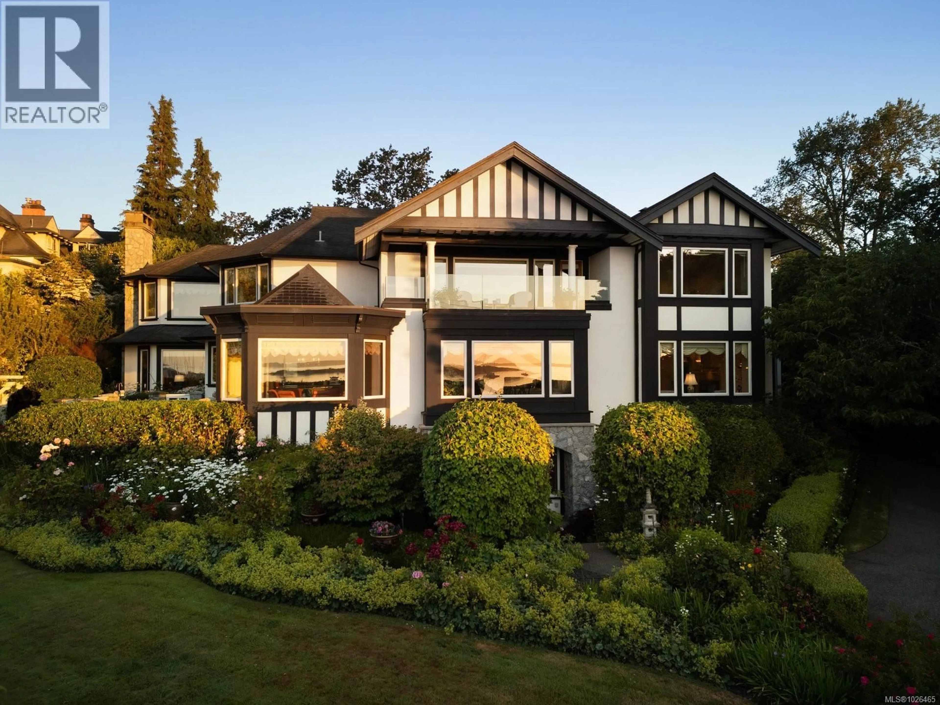 Home with brick exterior material, unknown for 1580 BEACH DRIVE, Oak Bay British Columbia V8R6H8