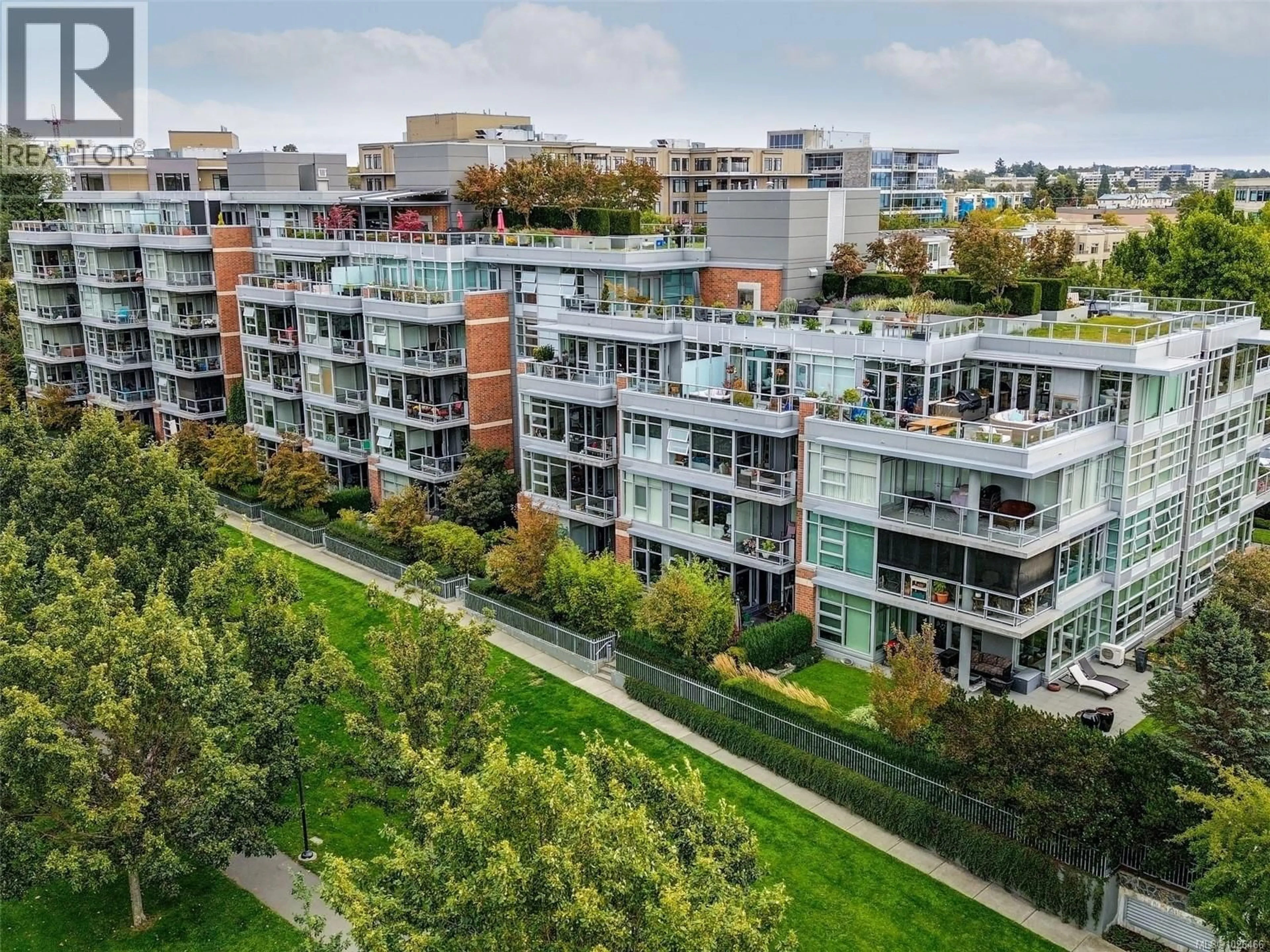 A pic from outside/outdoor area/front of a property/back of a property/a pic from drone, city buildings view from balcony for 317 - 365 WATERFRONT CRESCENT, Victoria British Columbia V8T0A6