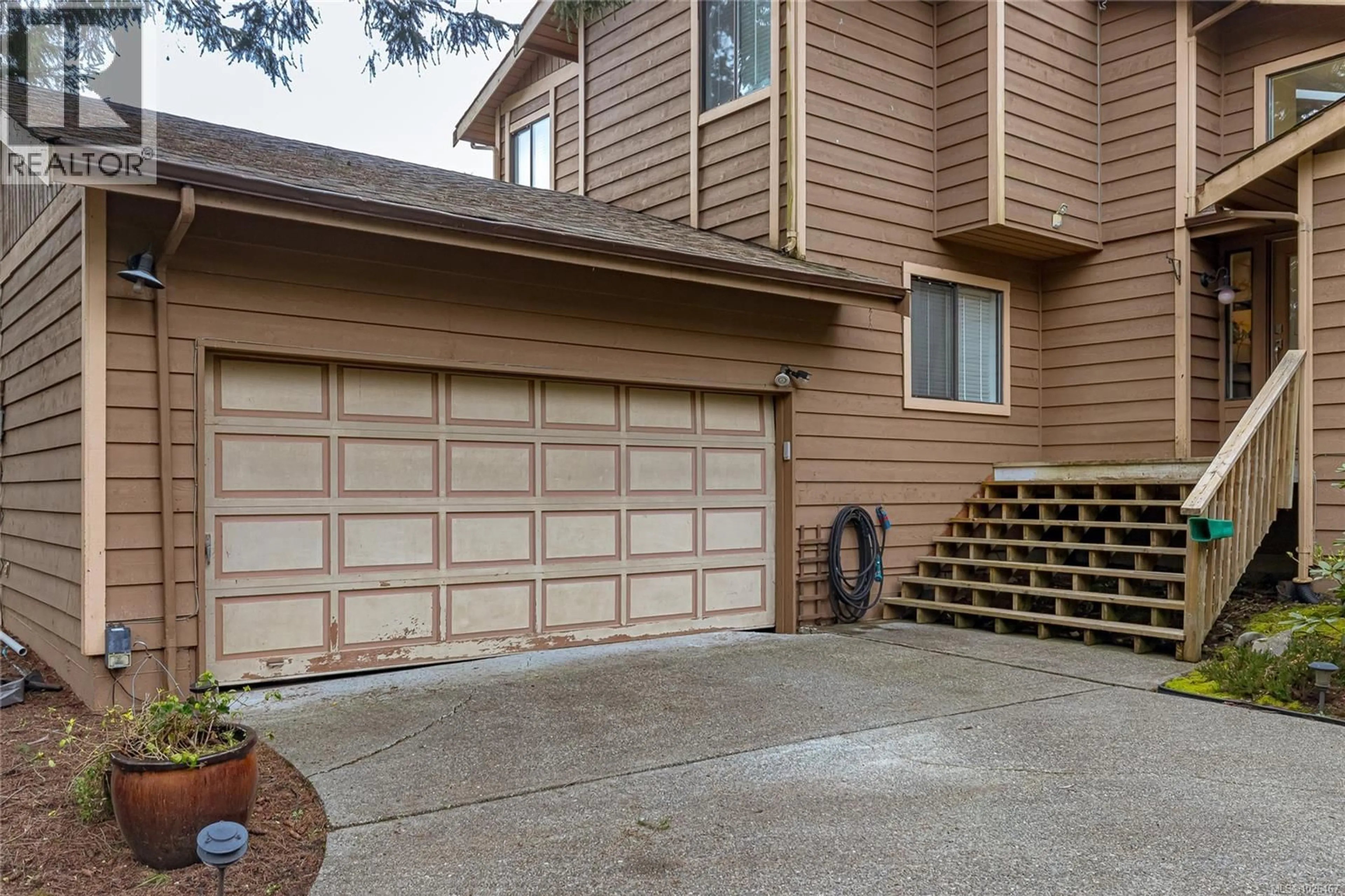 Indoor garage for 7318 VEYANESS ROAD, Central Saanich British Columbia V8M1M3