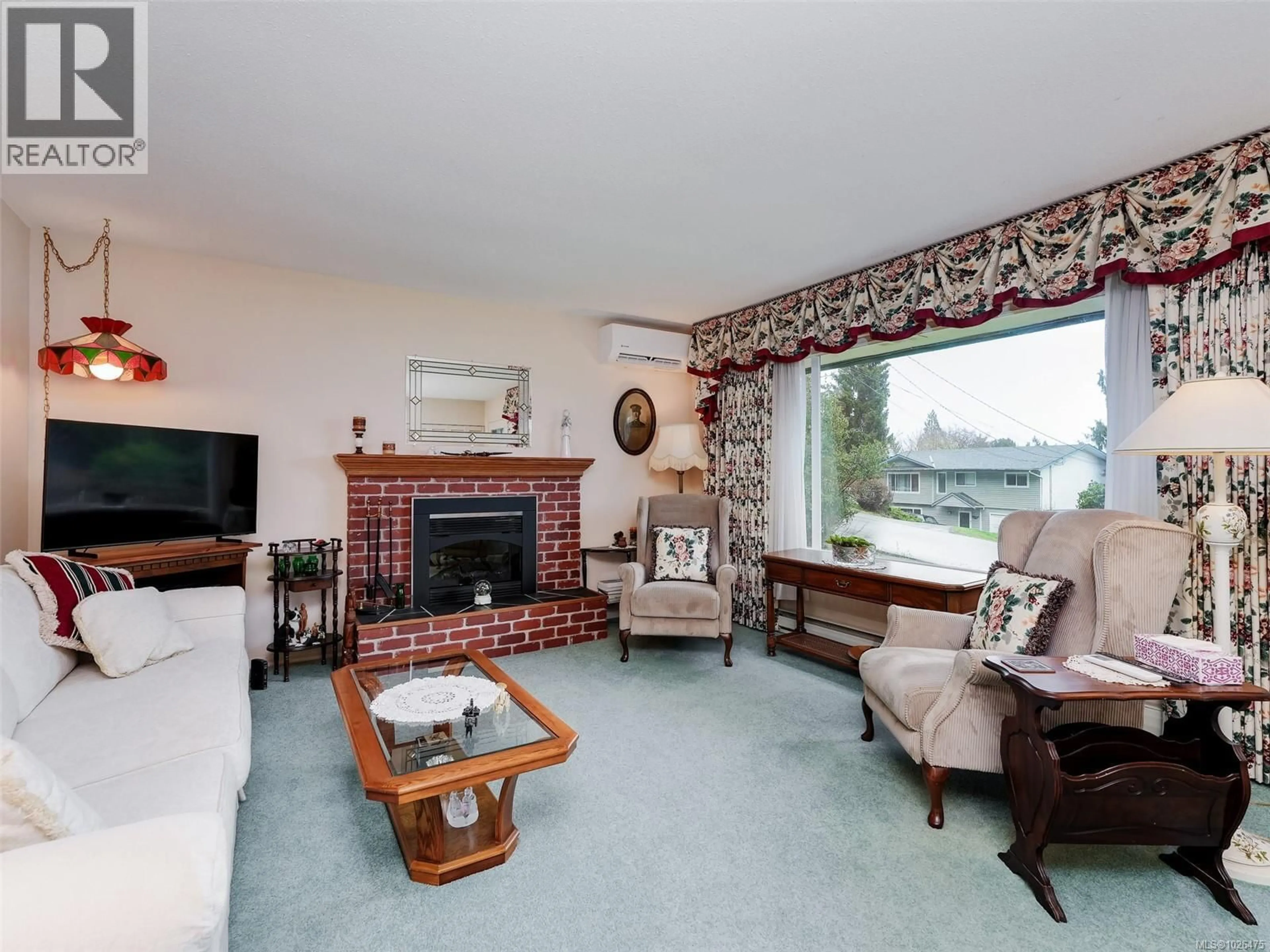 Living room with furniture, unknown for 2324 FRENCH ROAD NORTH, Sooke British Columbia V9Z0M5