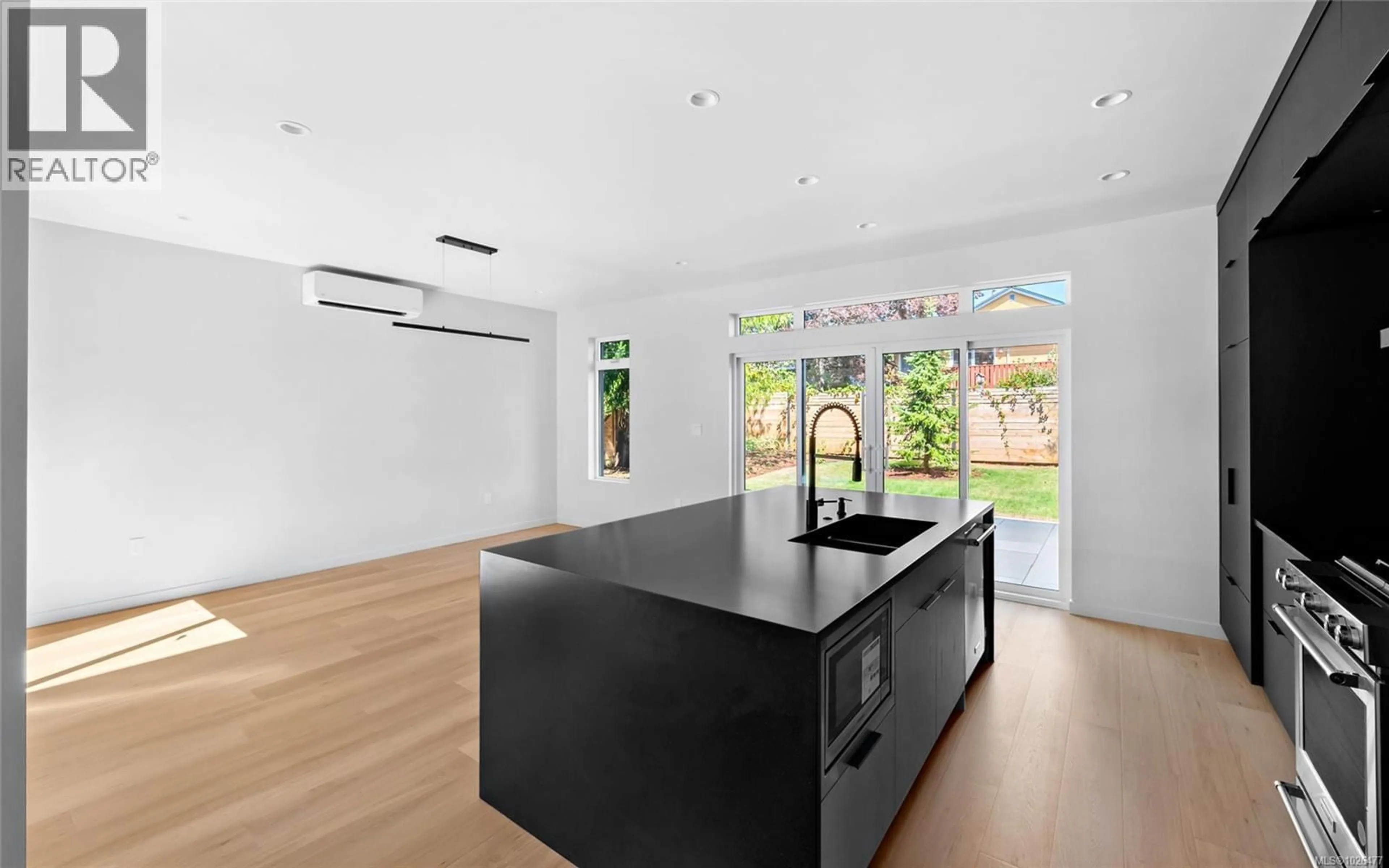 Contemporary kitchen, unknown for 1968 KINGS ROAD, Saanich British Columbia V8R2P5