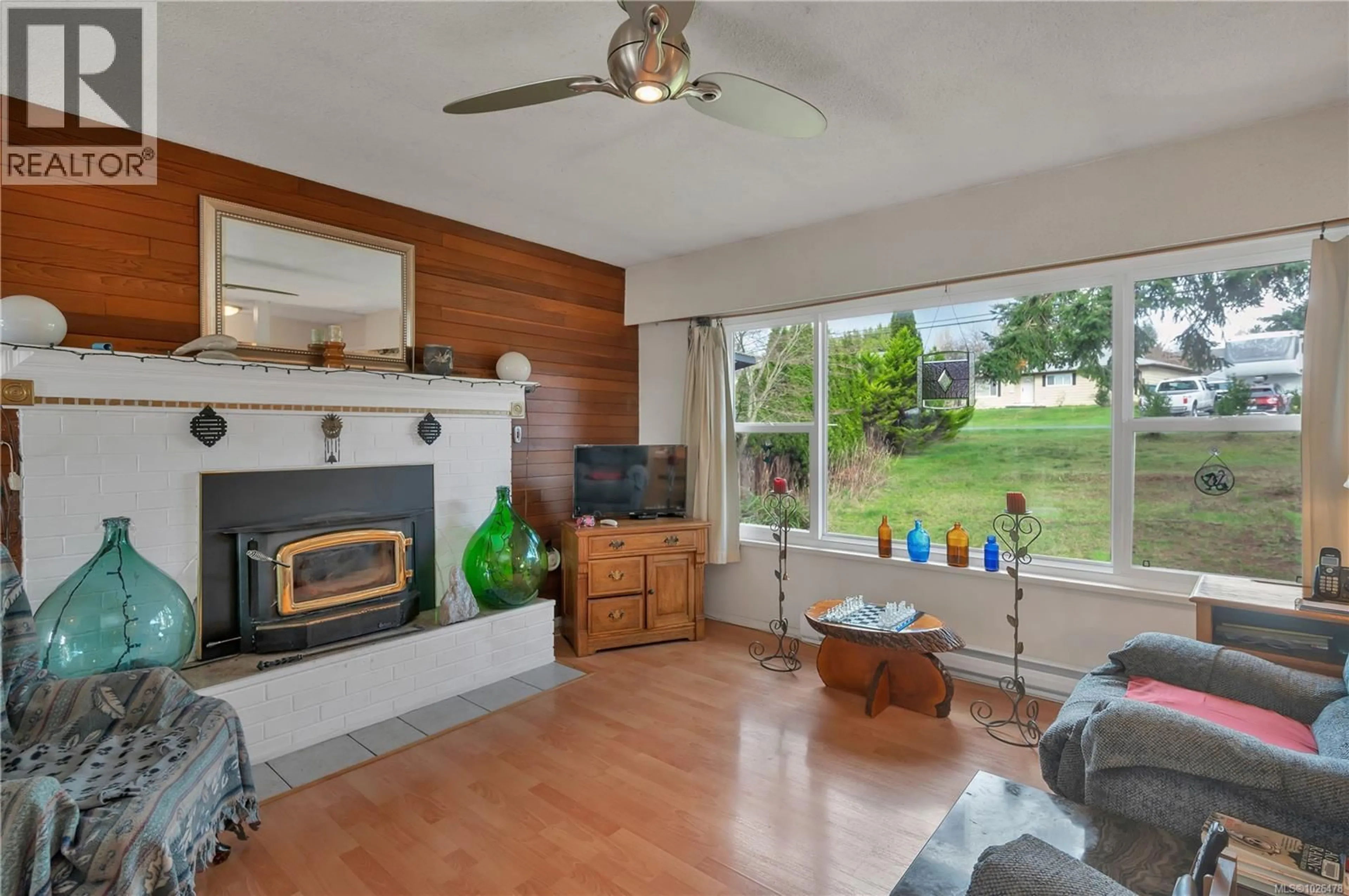 Living room with furniture, unknown for 487 NILUHT ROAD, Campbell River British Columbia V9W5S1