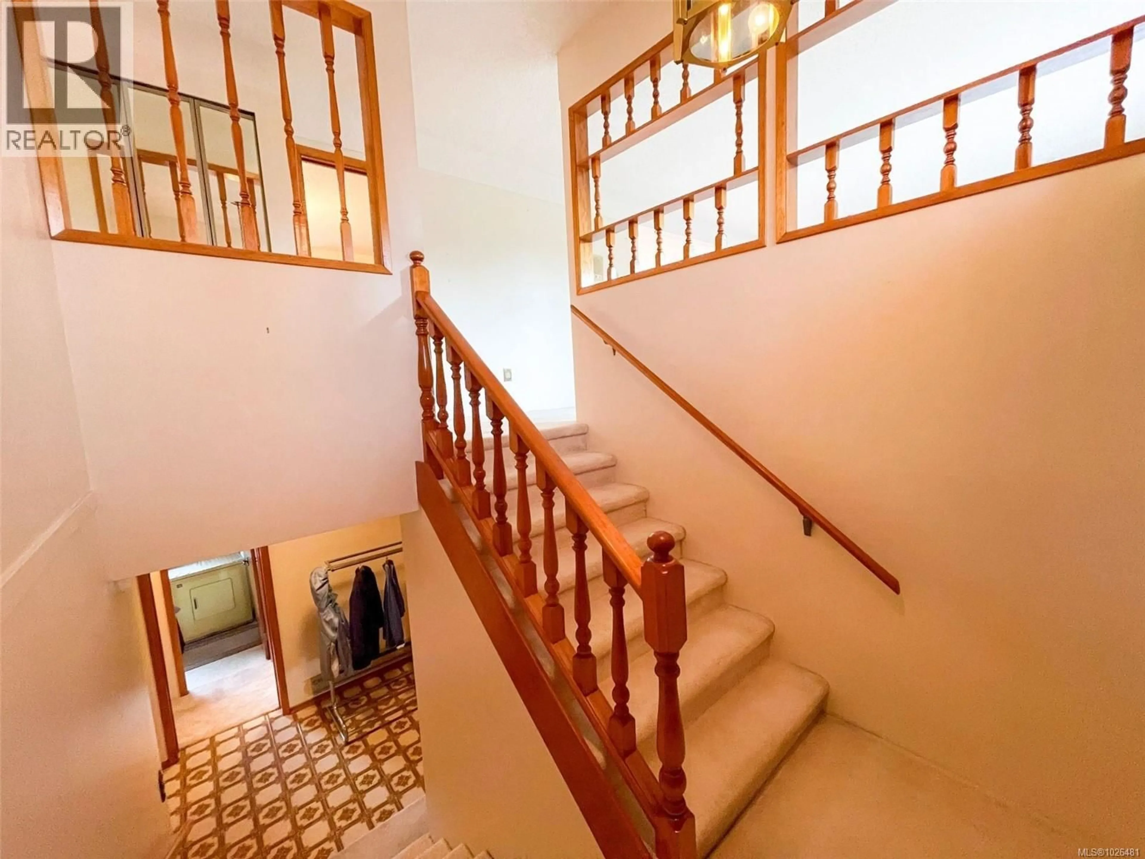 Indoor foyer for 5500 KENWILL DRIVE, Nanaimo British Columbia V9T5M5