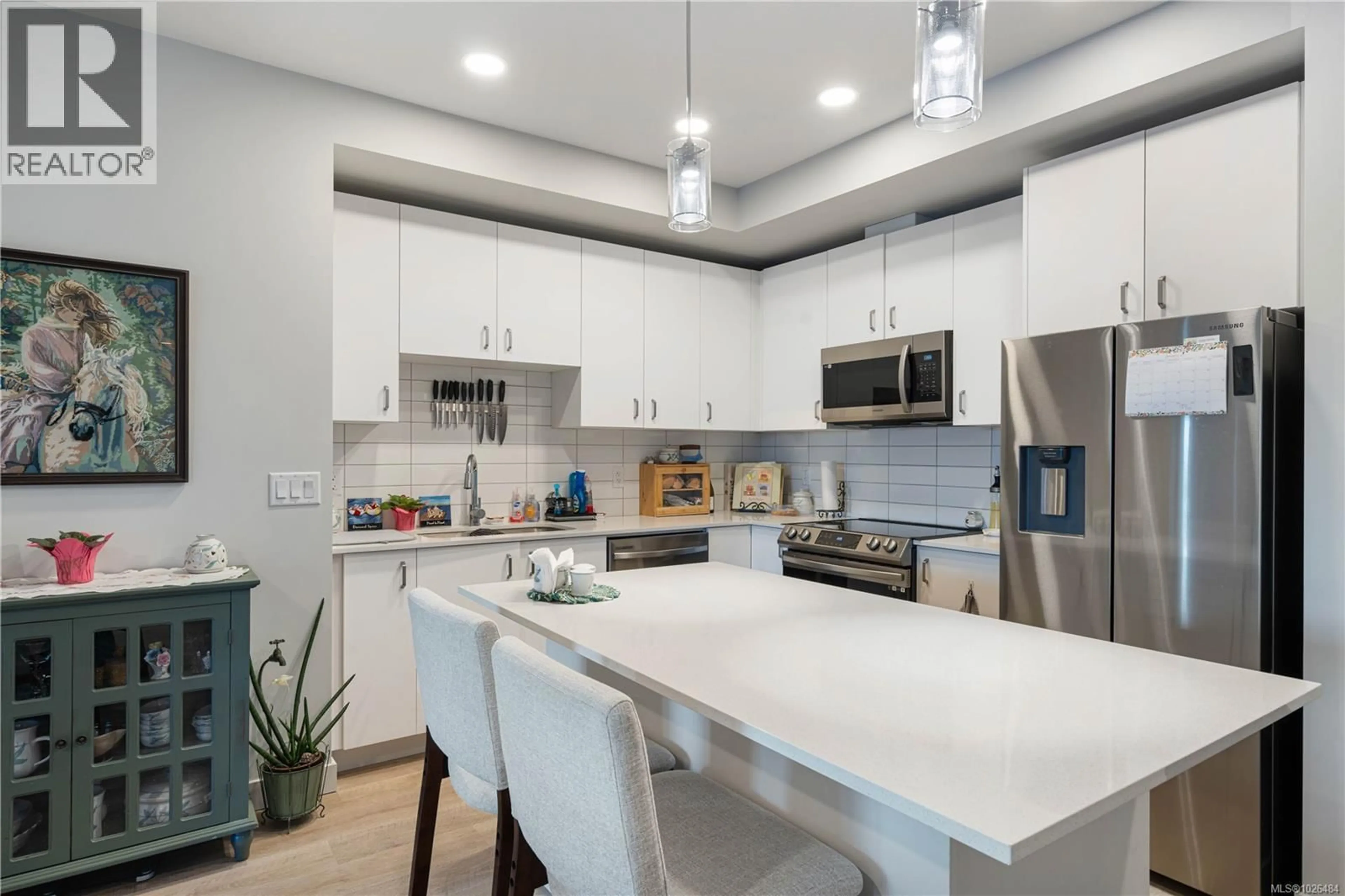 Open concept kitchen, ceramic/tile floor for 403 - 120 JENSEN AVENUE WEST, Parksville British Columbia V9P0H6