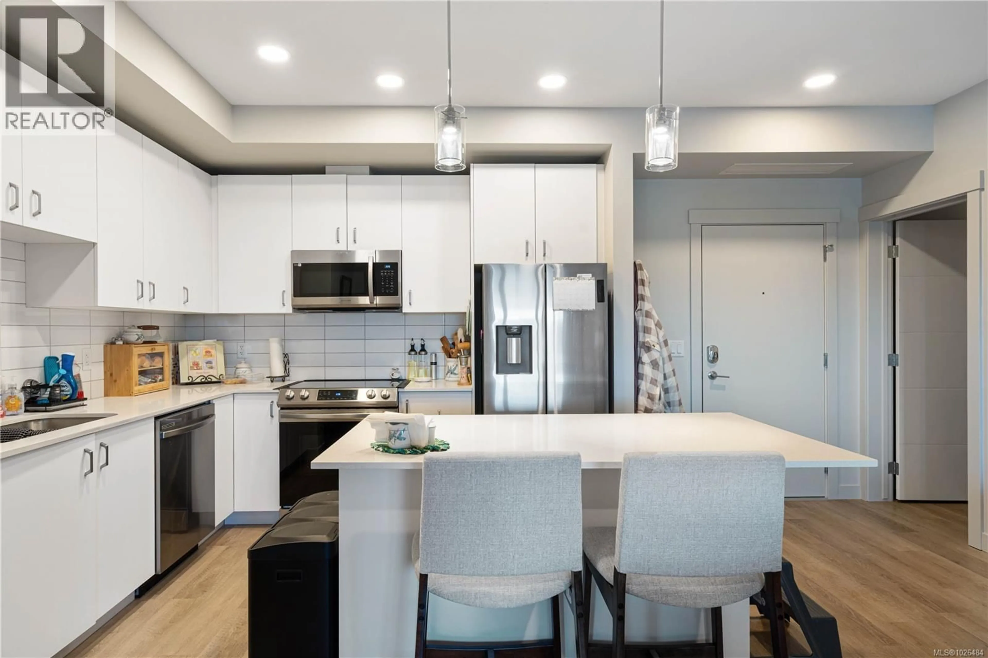 Contemporary kitchen, unknown for 403 - 120 JENSEN AVENUE WEST, Parksville British Columbia V9P0H6