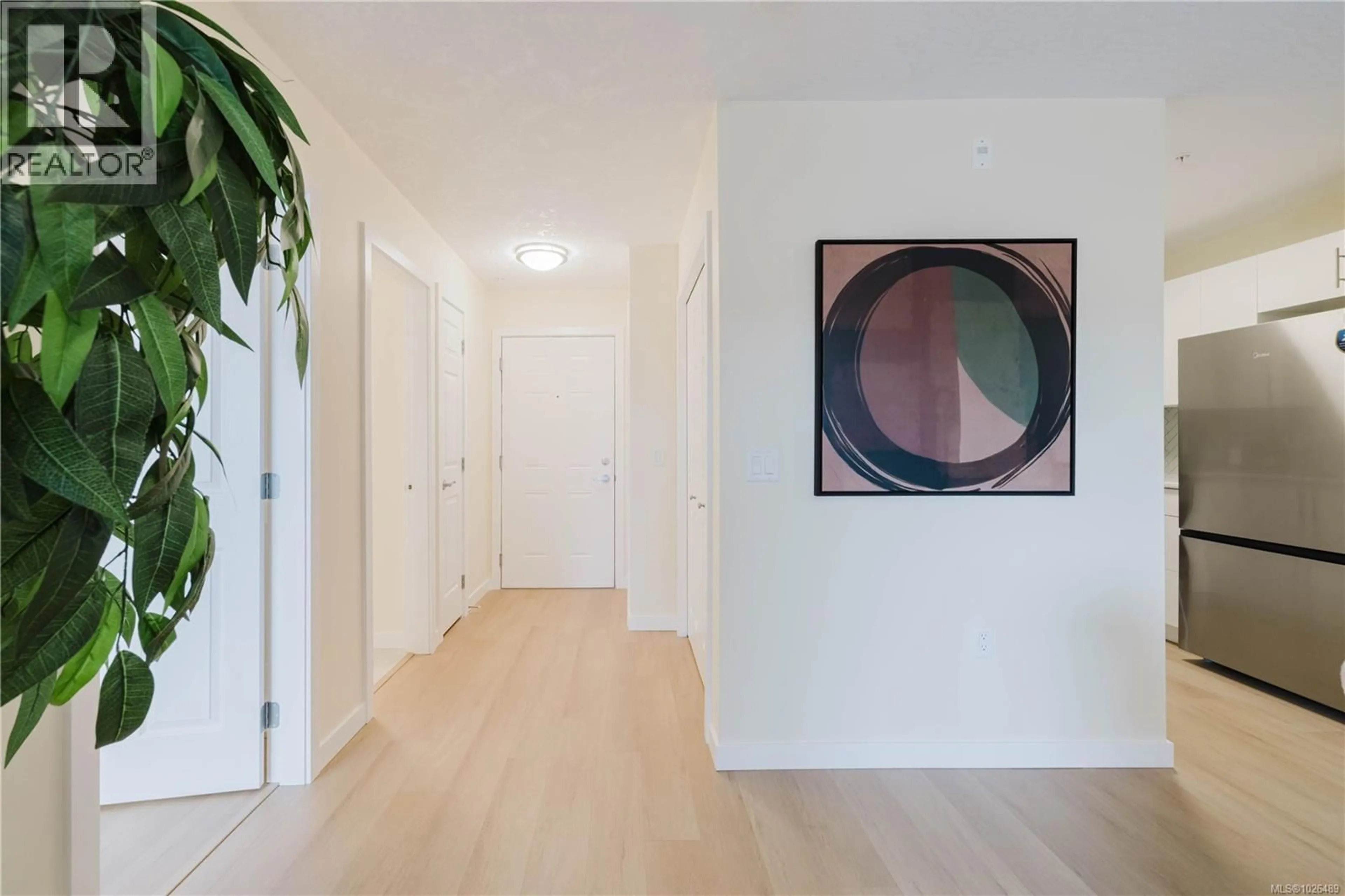 Indoor entryway for 304 - 689 BAY STREET, Victoria British Columbia V8T4M9