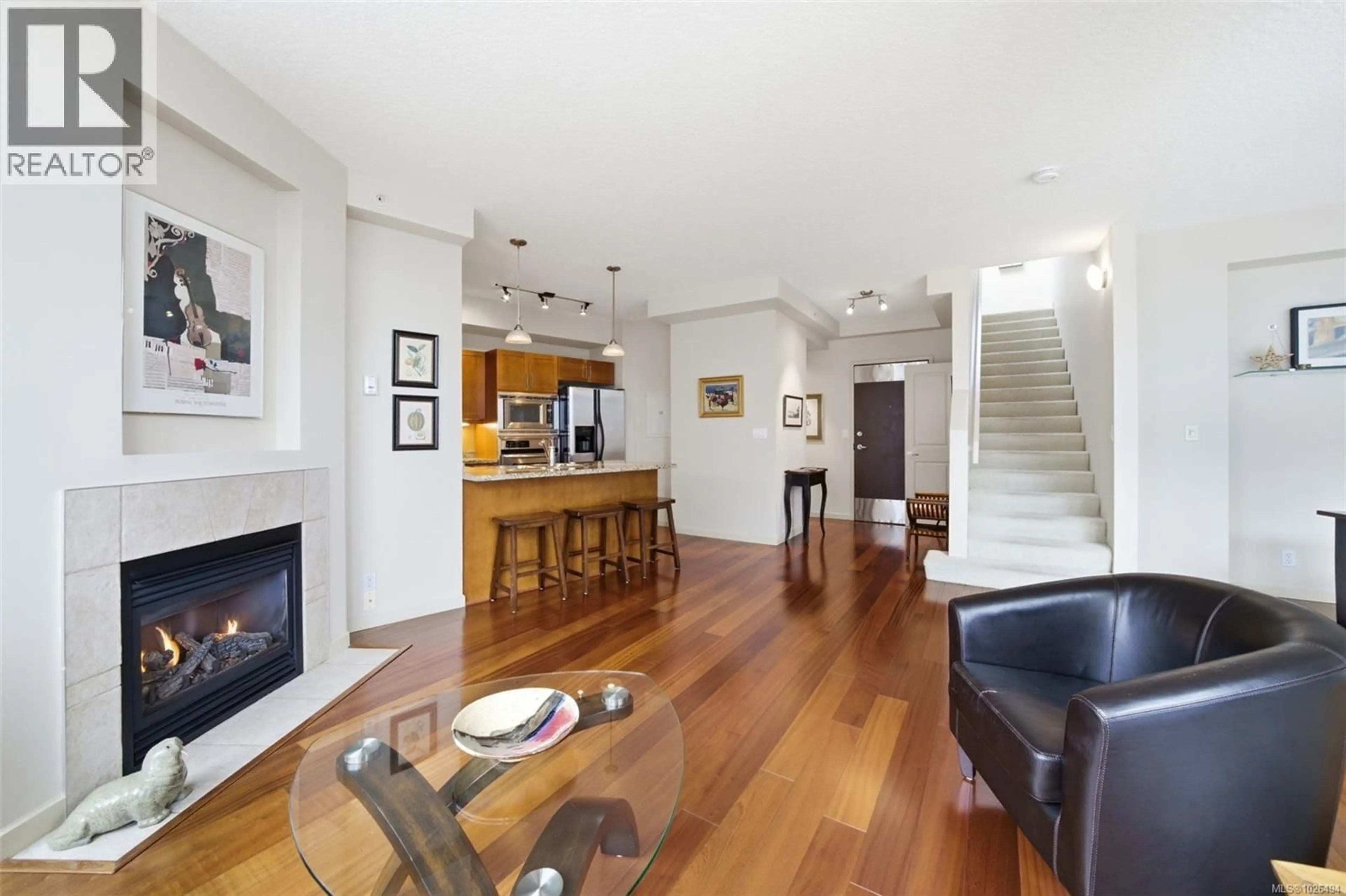 Unknown for 609 - 827 FAIRFIELD ROAD, Victoria British Columbia V8V5B2