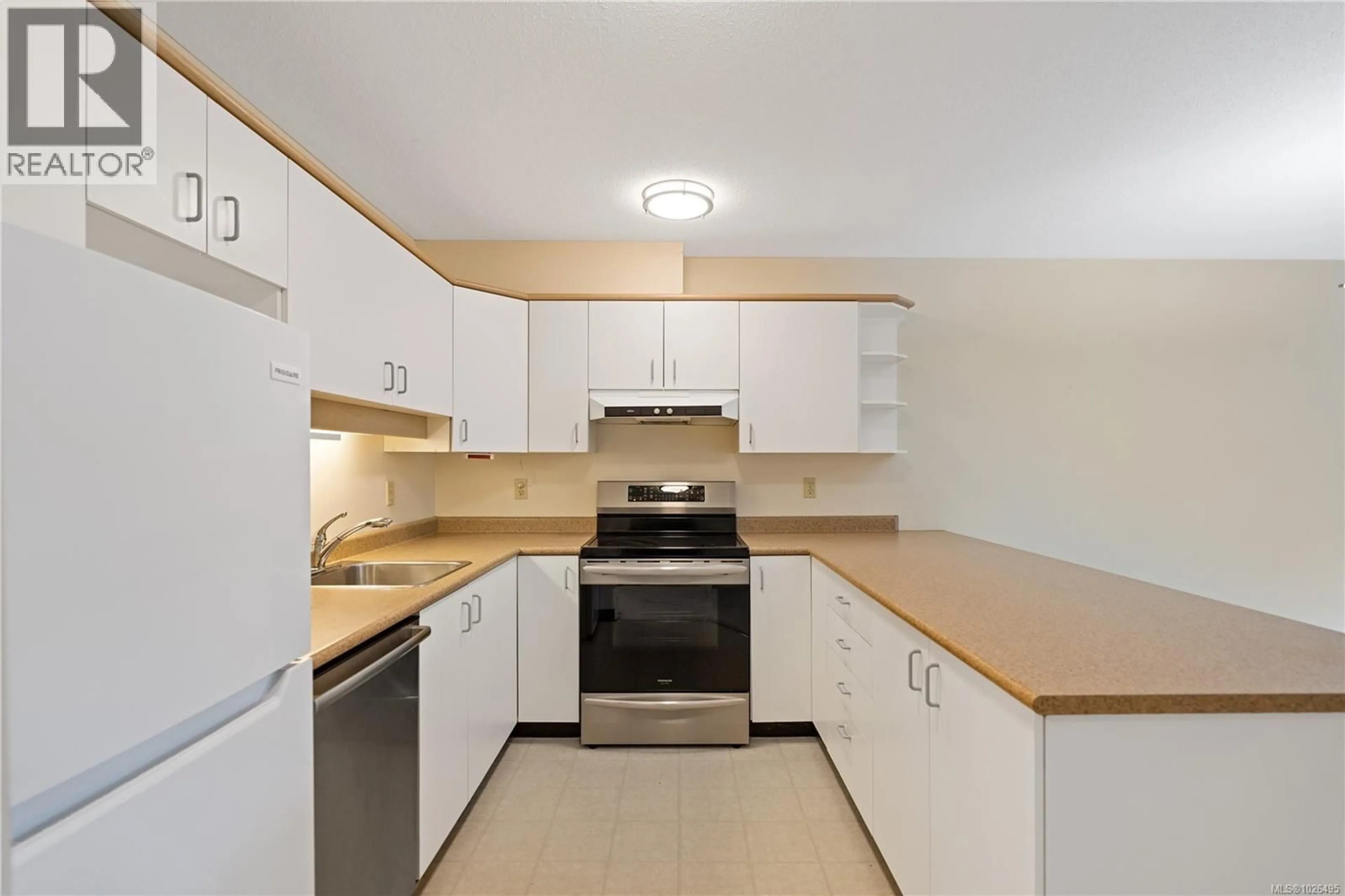 Standard kitchen, unknown for 105 - 3915 ST. GEORGES LANE, Saanich British Columbia V8N4E3