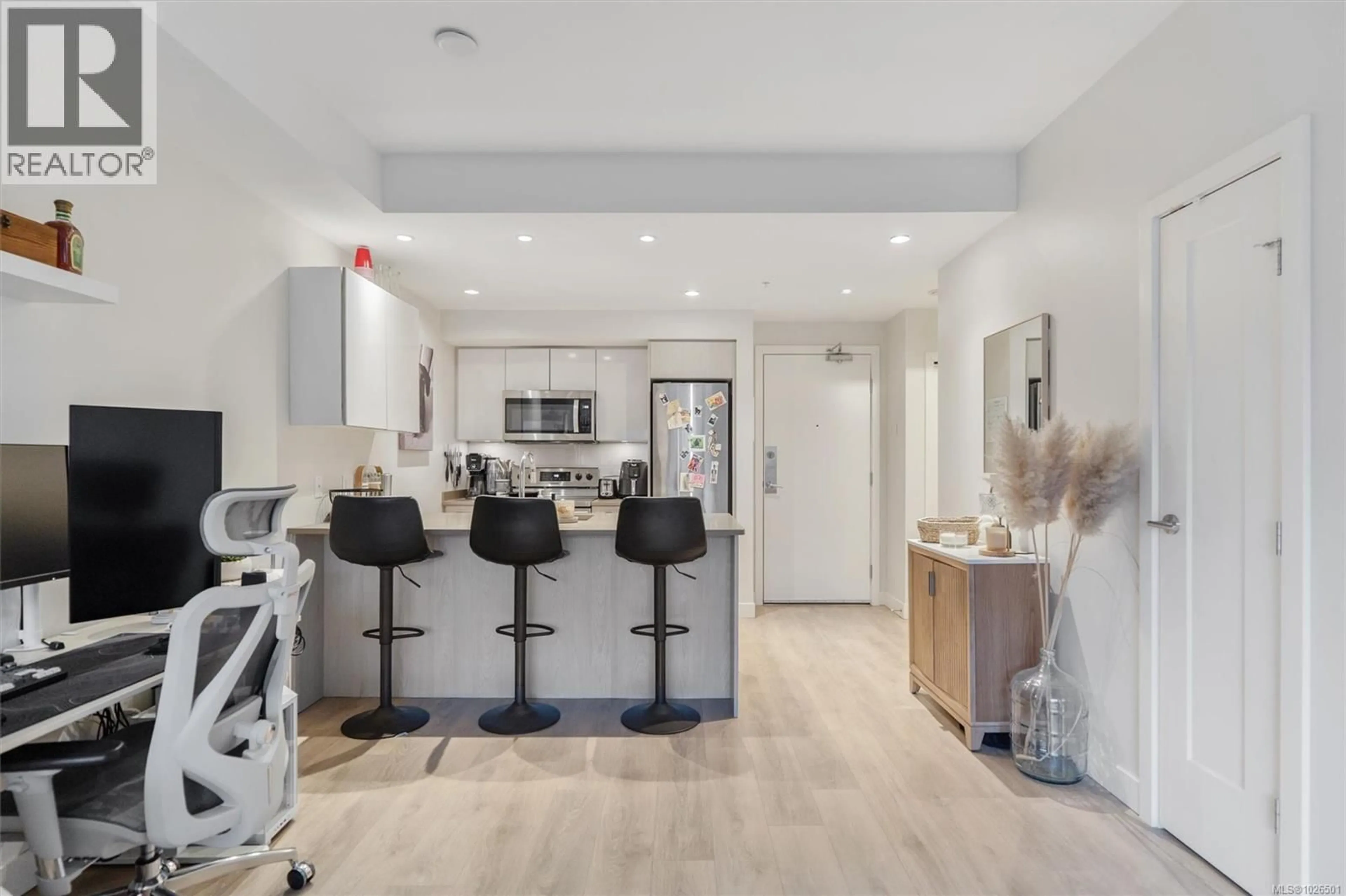 Open concept kitchen, unknown for 304 - 3333 GLASGOW AVENUE, Saanich British Columbia V8X1M5