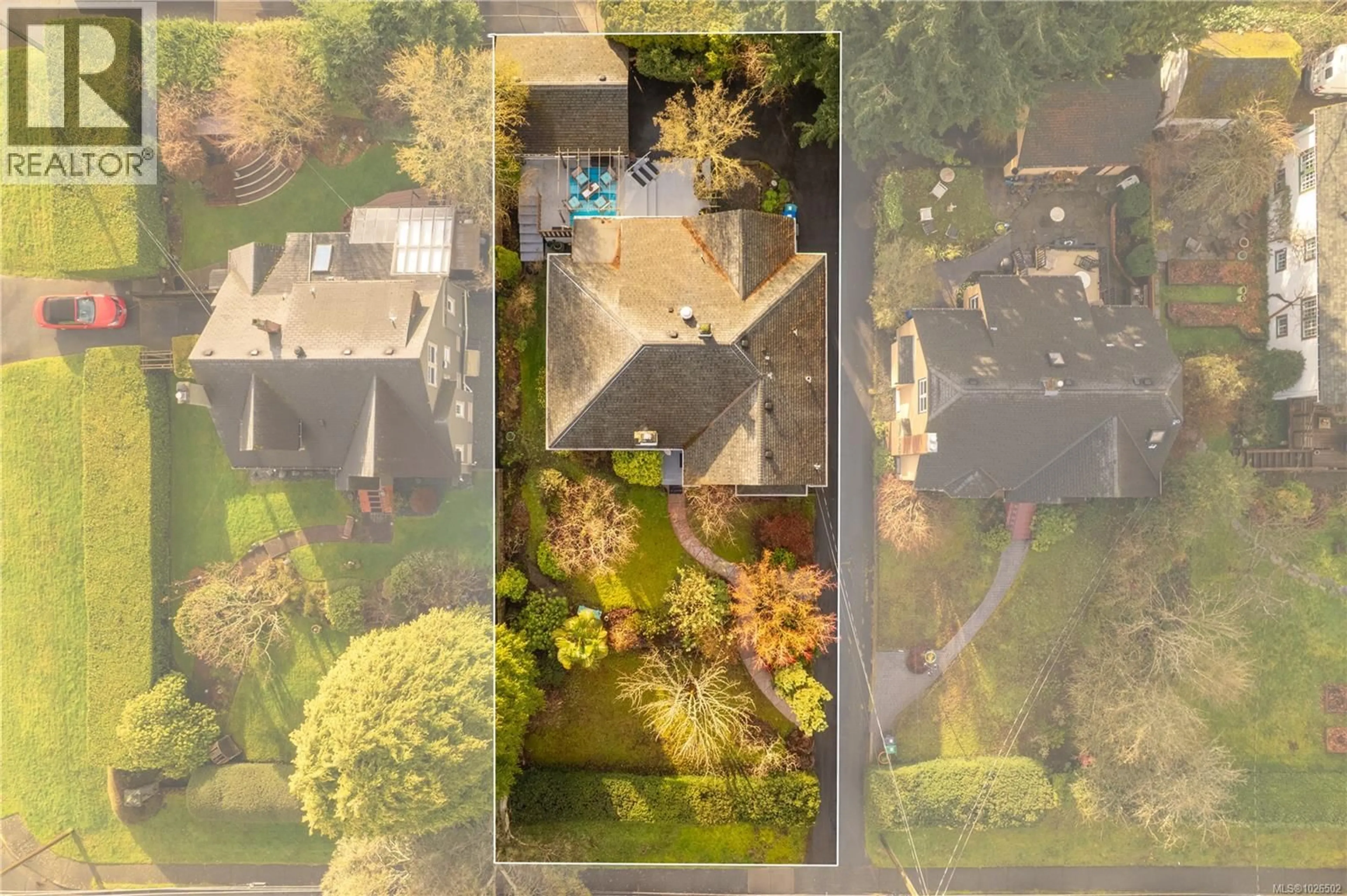 A pic from outside/outdoor area/front of a property/back of a property/a pic from drone, unknown for 225 STEWART AVENUE, Nanaimo British Columbia V9S4C2