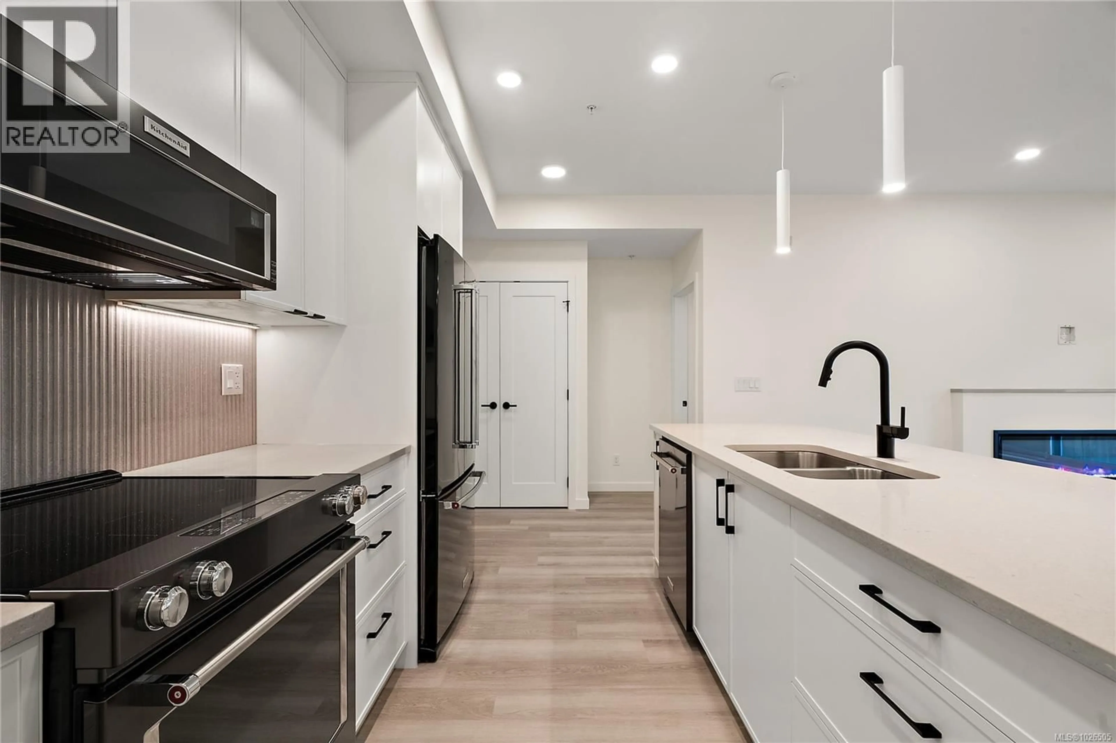 Unknown for 304 - 610 LAMPSON STREET, Esquimalt British Columbia V9A0L4