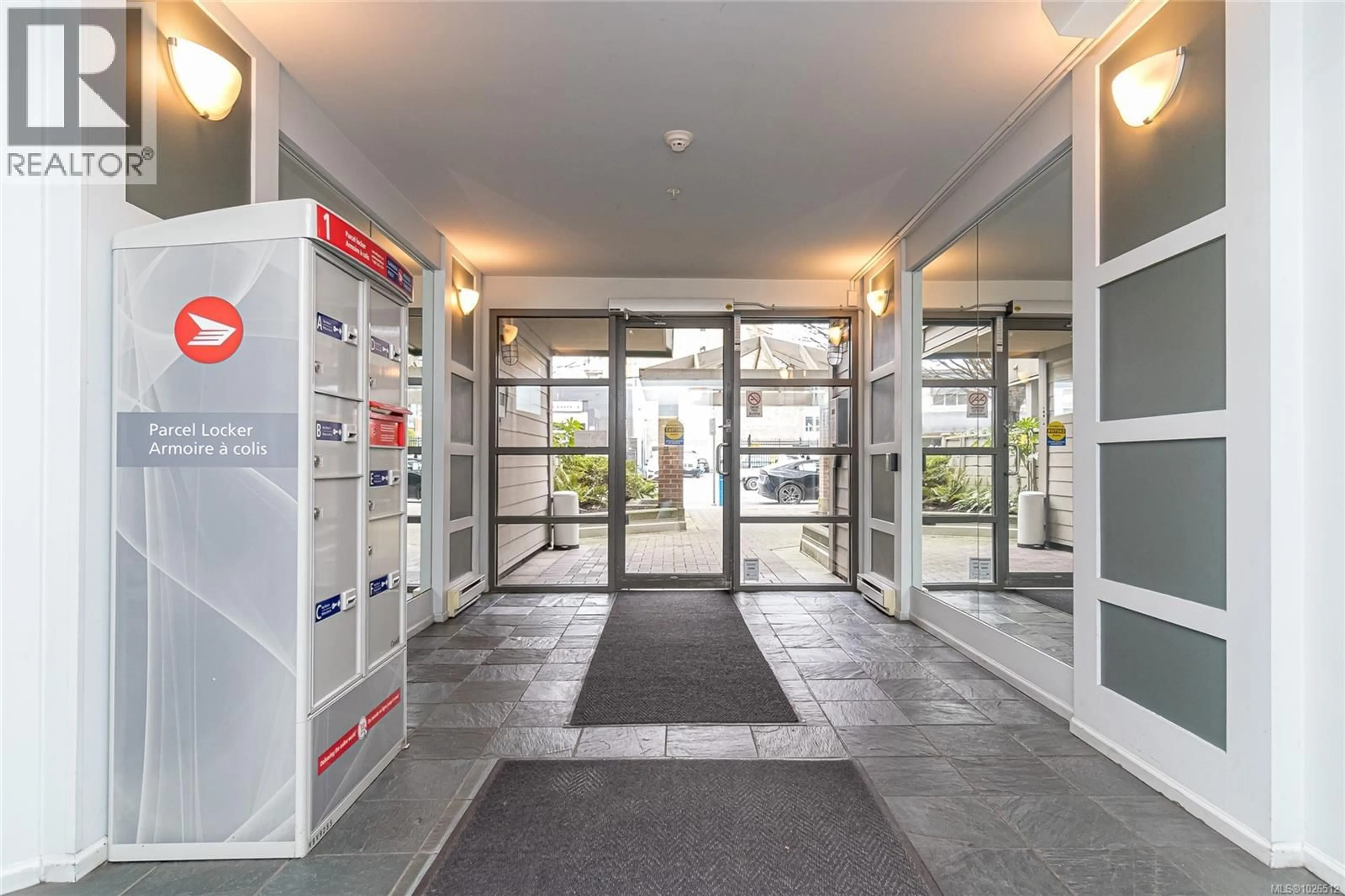 Indoor foyer for 101 - 935 JOHNSON STREET, Victoria British Columbia V8V3N5