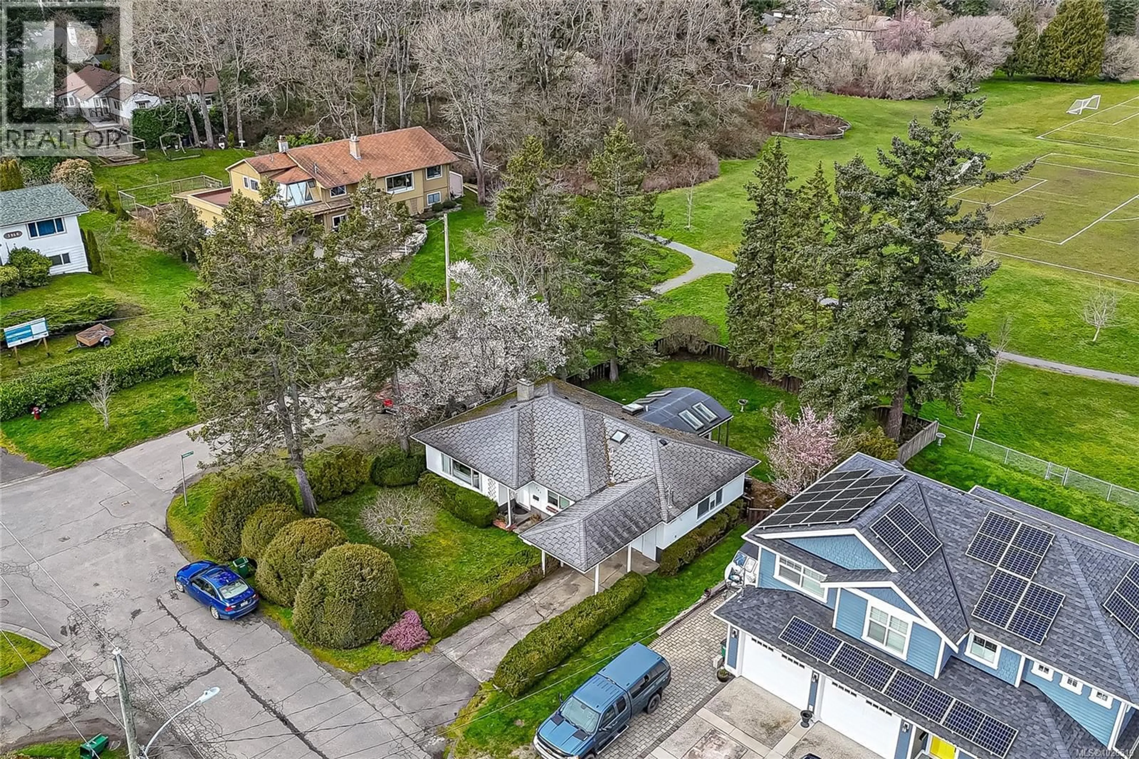 A pic from outside/outdoor area/front of a property/back of a property/a pic from drone, street for 1364 HARROP ROAD, Saanich British Columbia V8P2S5