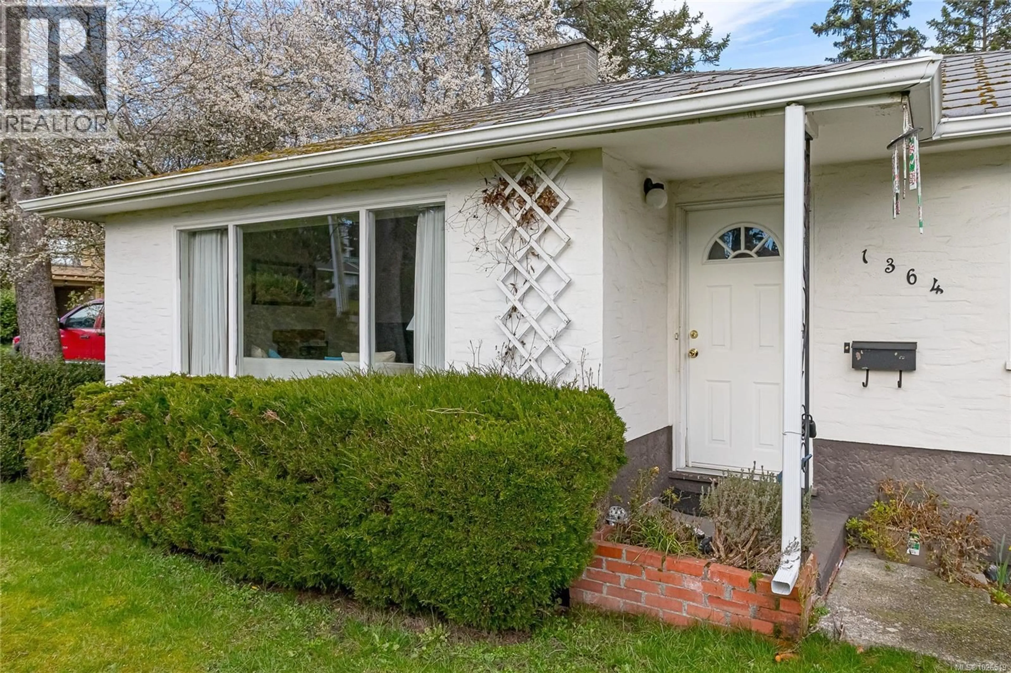 Home with vinyl exterior material, street for 1364 HARROP ROAD, Saanich British Columbia V8P2S5