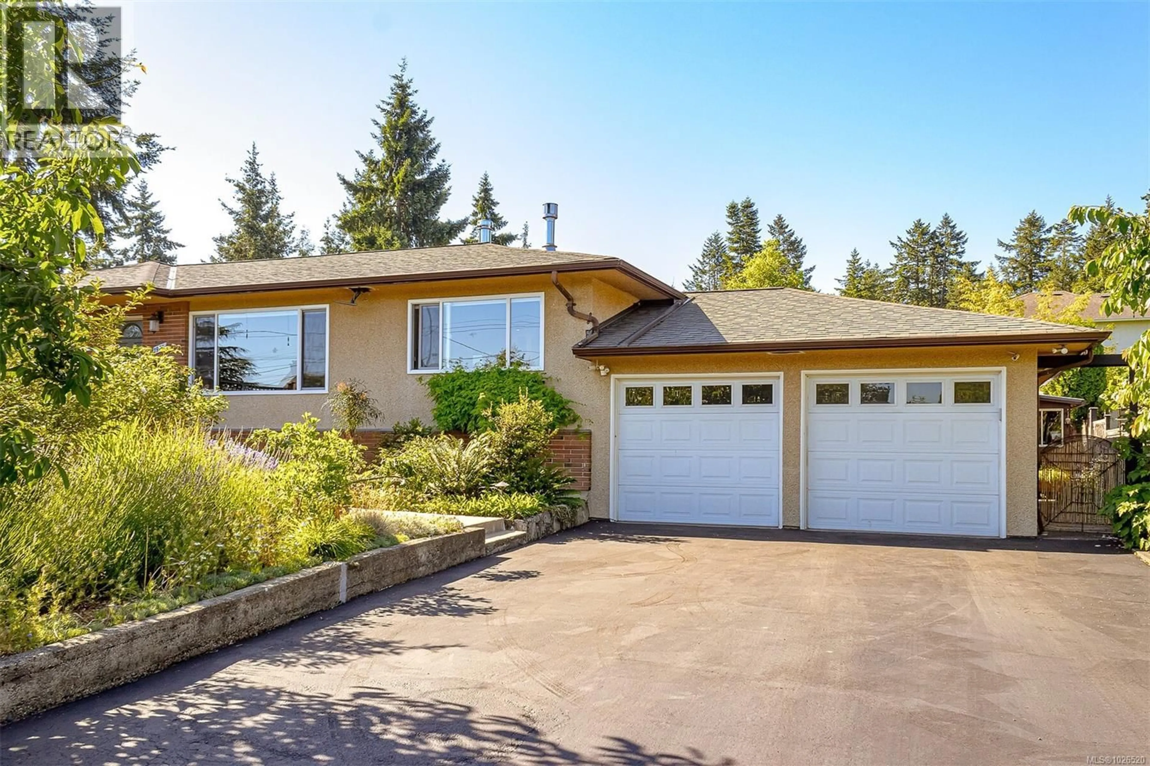 Home with vinyl exterior material, street for 1961 HOVEY ROAD, Central Saanich British Columbia V8M1V8