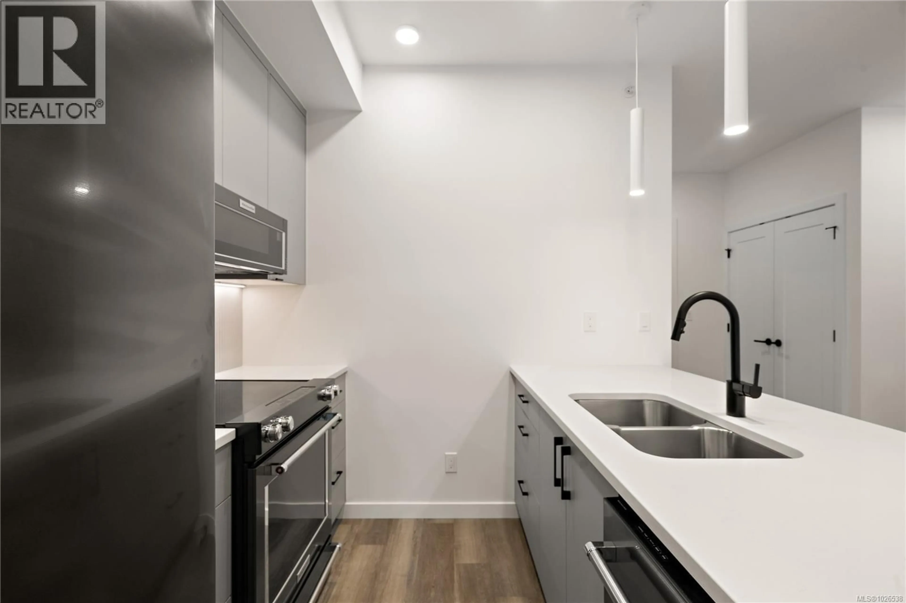 Standard kitchen, unknown for 305 - 610 LAMPSON STREET, Esquimalt British Columbia V9A0L4