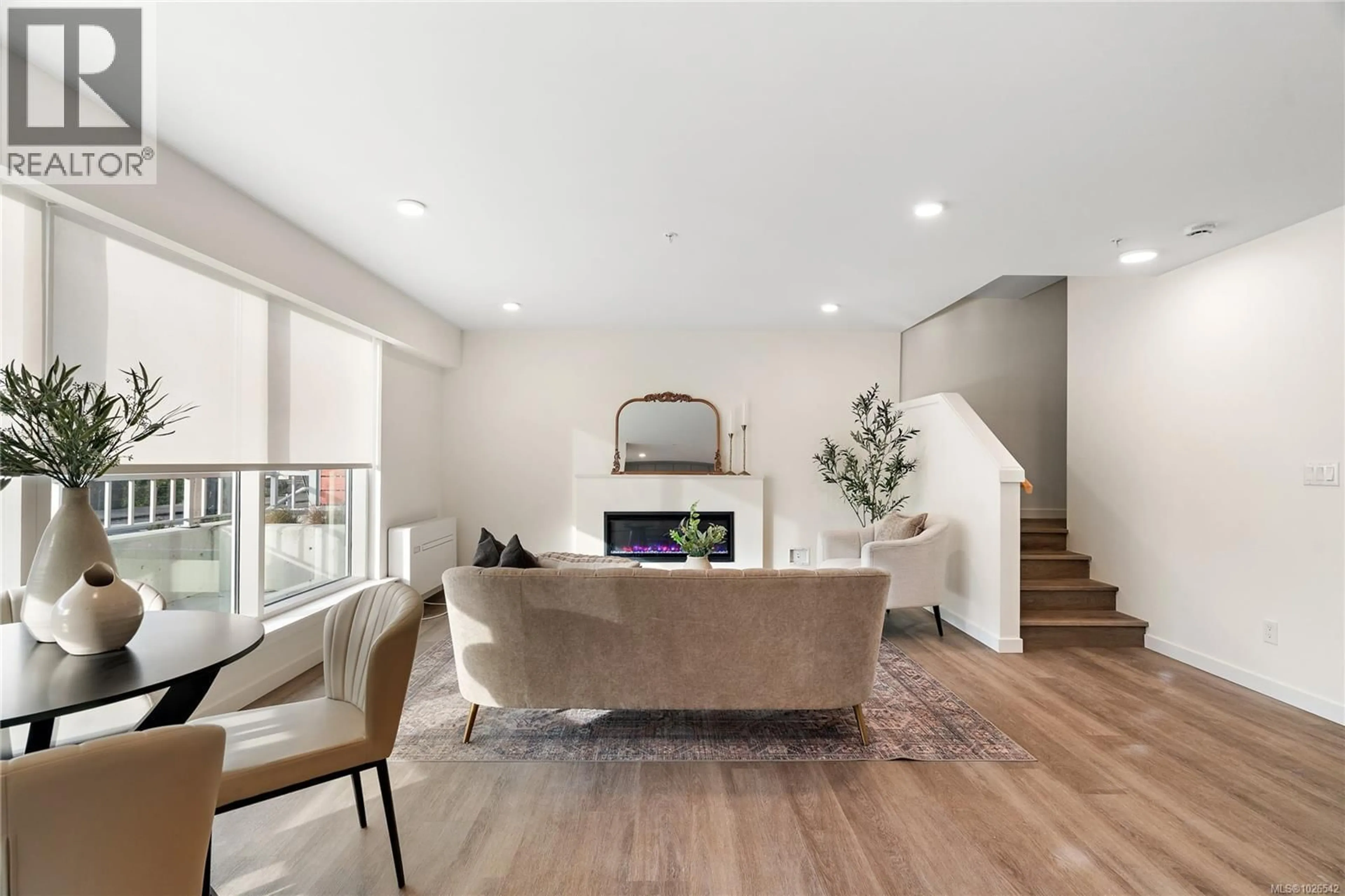 Living room with furniture, unknown for TH5 - 1102 ESQUIMALT ROAD, Esquimalt British Columbia V9A0L3