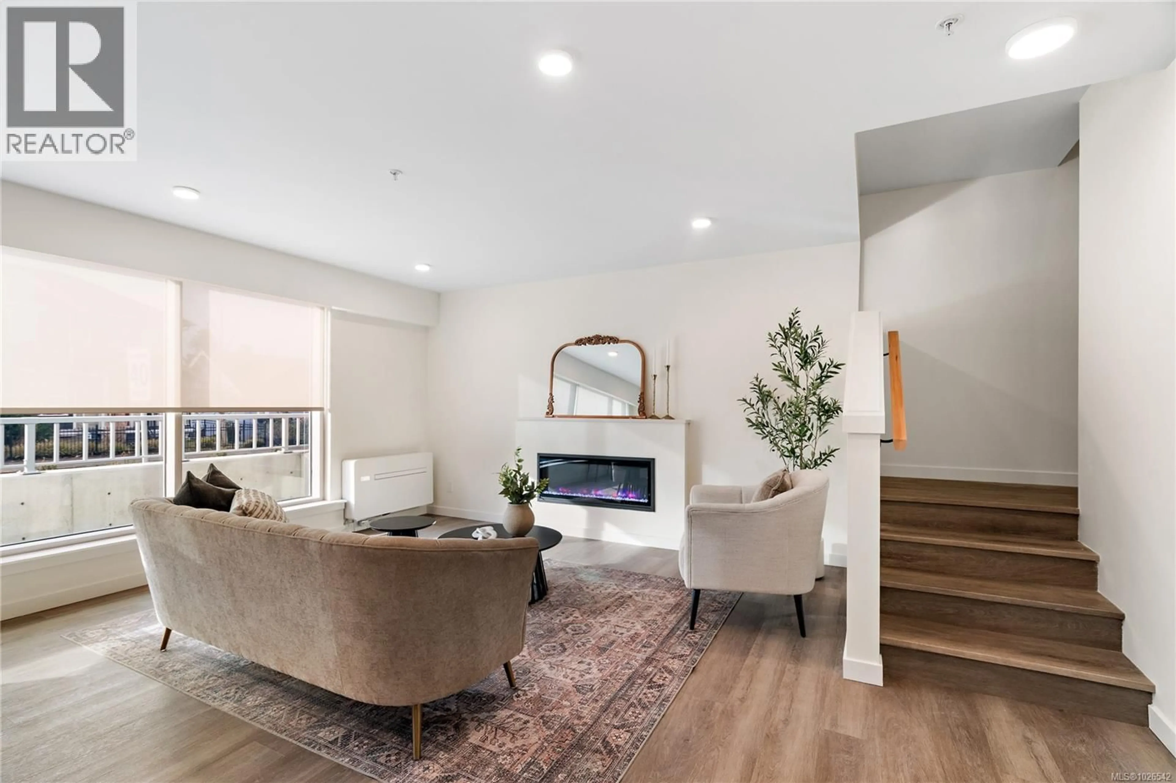 Living room with furniture, unknown for TH5 - 1102 ESQUIMALT ROAD, Esquimalt British Columbia V9A0L3