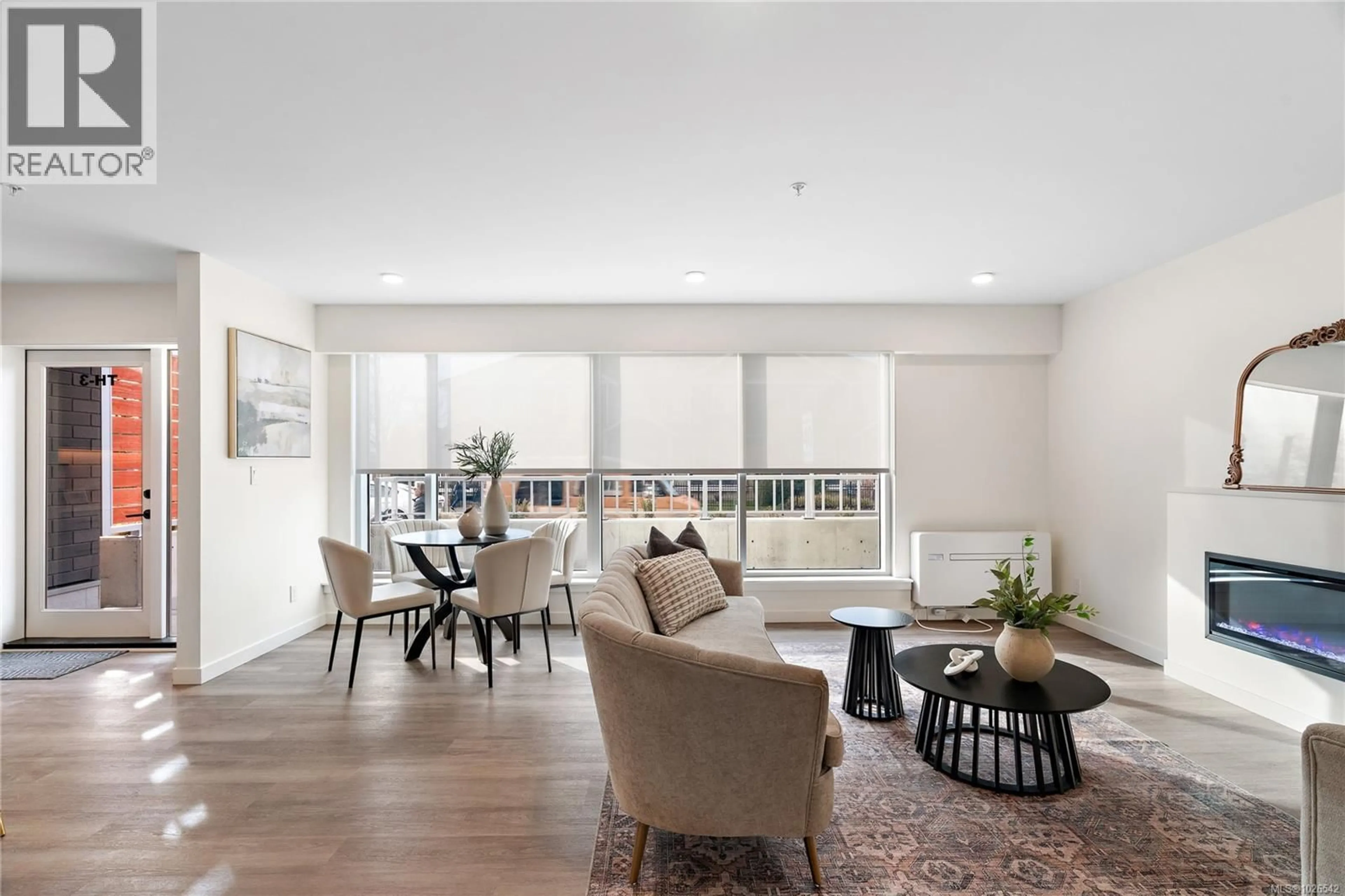 Living room with furniture, unknown for TH5 - 1102 ESQUIMALT ROAD, Esquimalt British Columbia V9A0L3