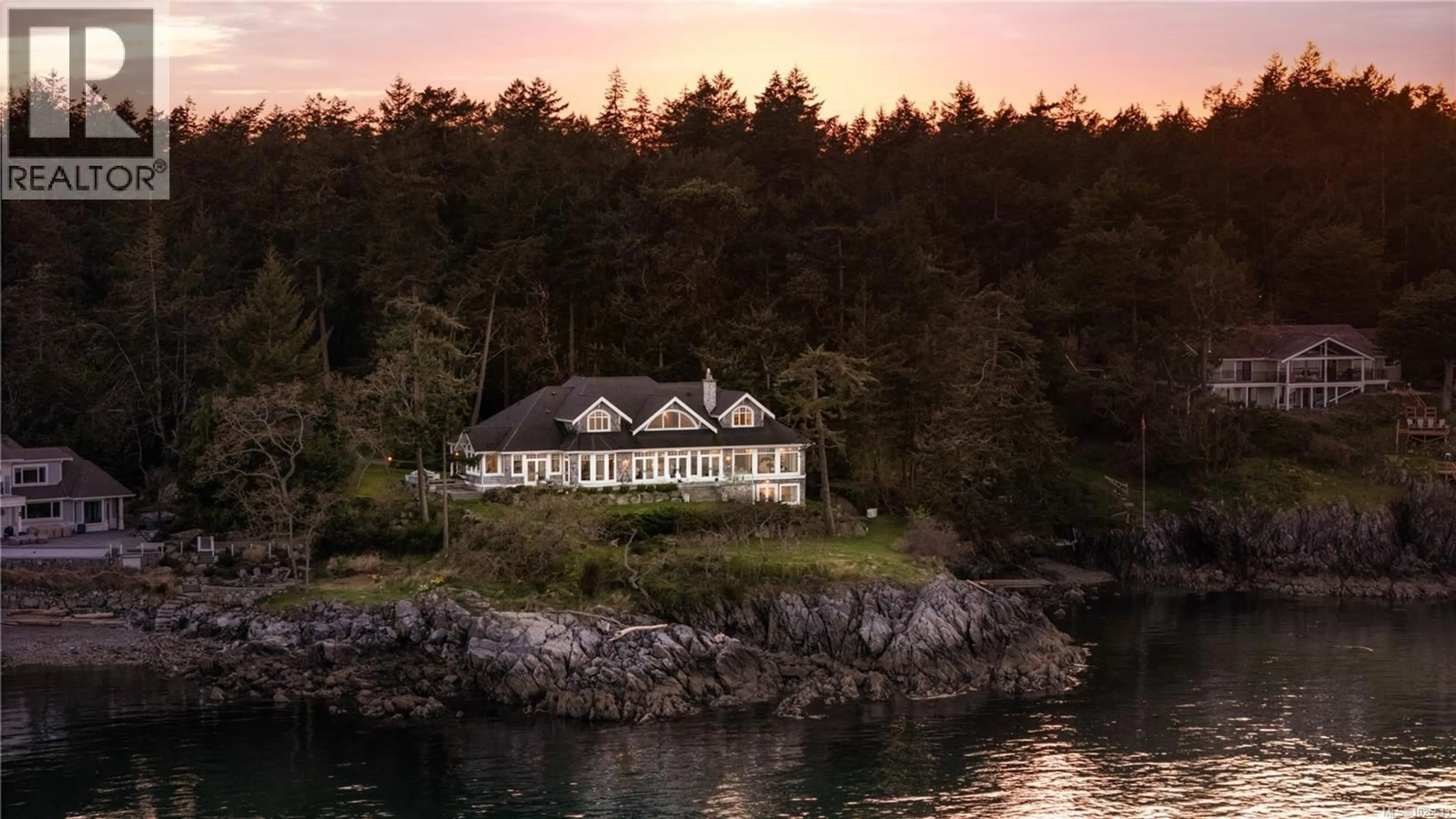 Blurry image for 2600 QUEENSWOOD DRIVE, Saanich British Columbia V8N1X5