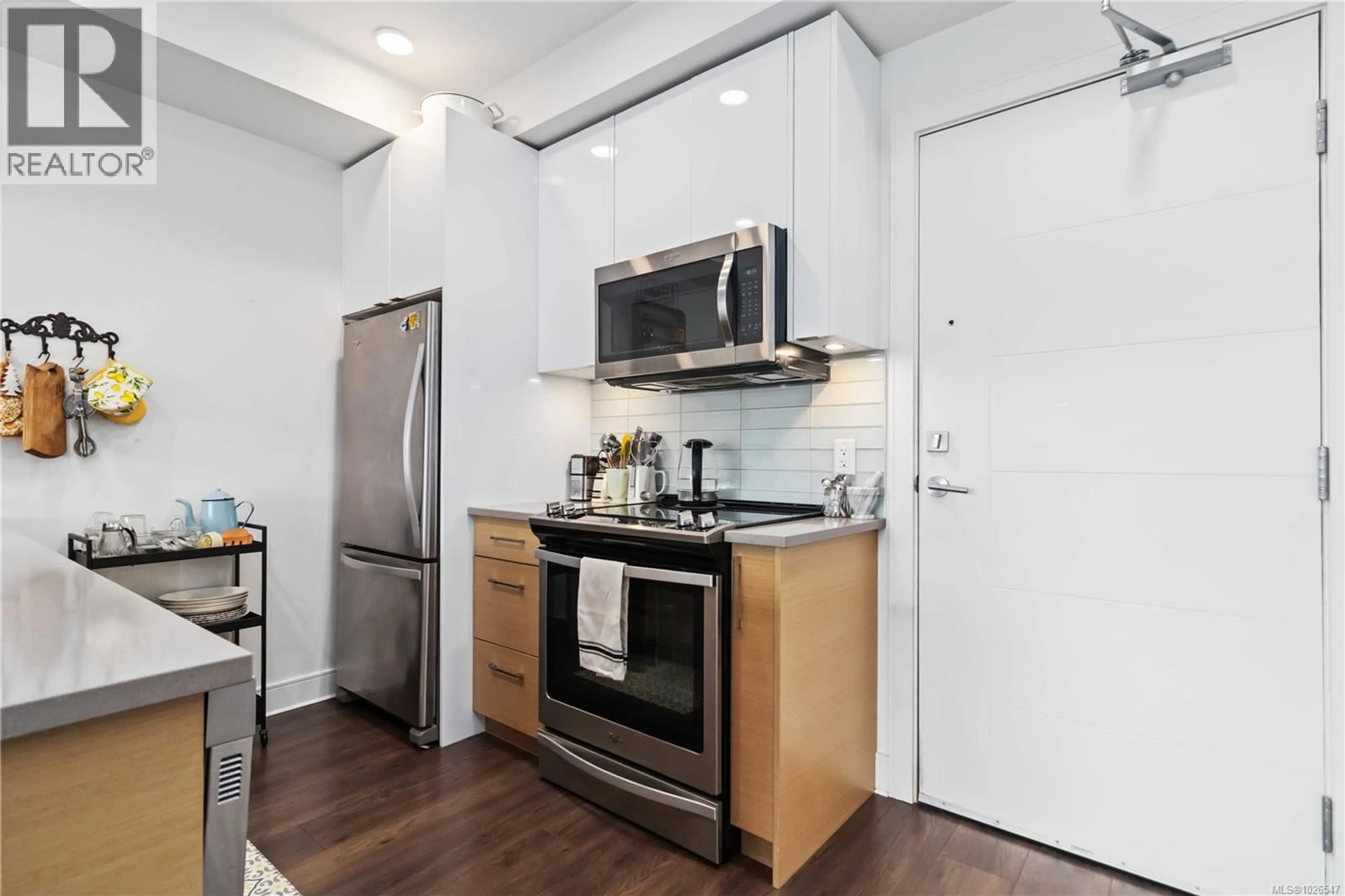 Standard kitchen, unknown for 310 - 1311 LAKEPOINT WAY, Langford British Columbia V9B0S7