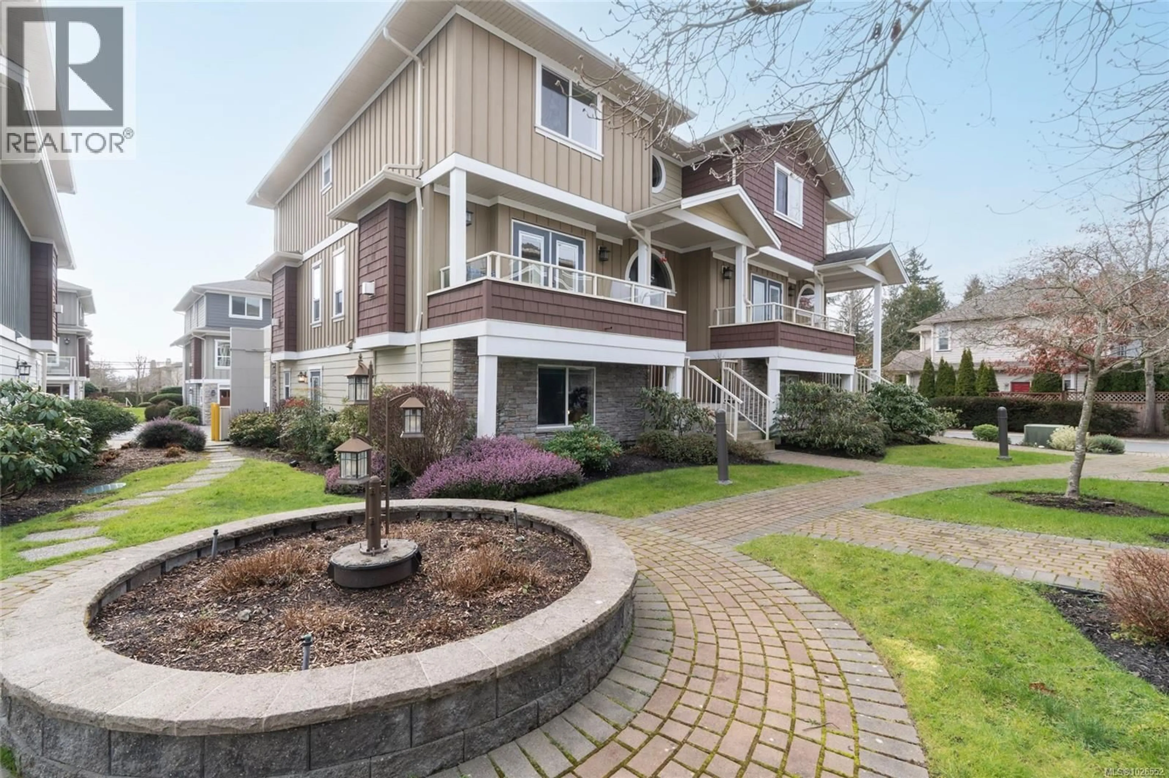 Unknown for 560 HEATHERDALE LANE, Saanich British Columbia V8Z0A4