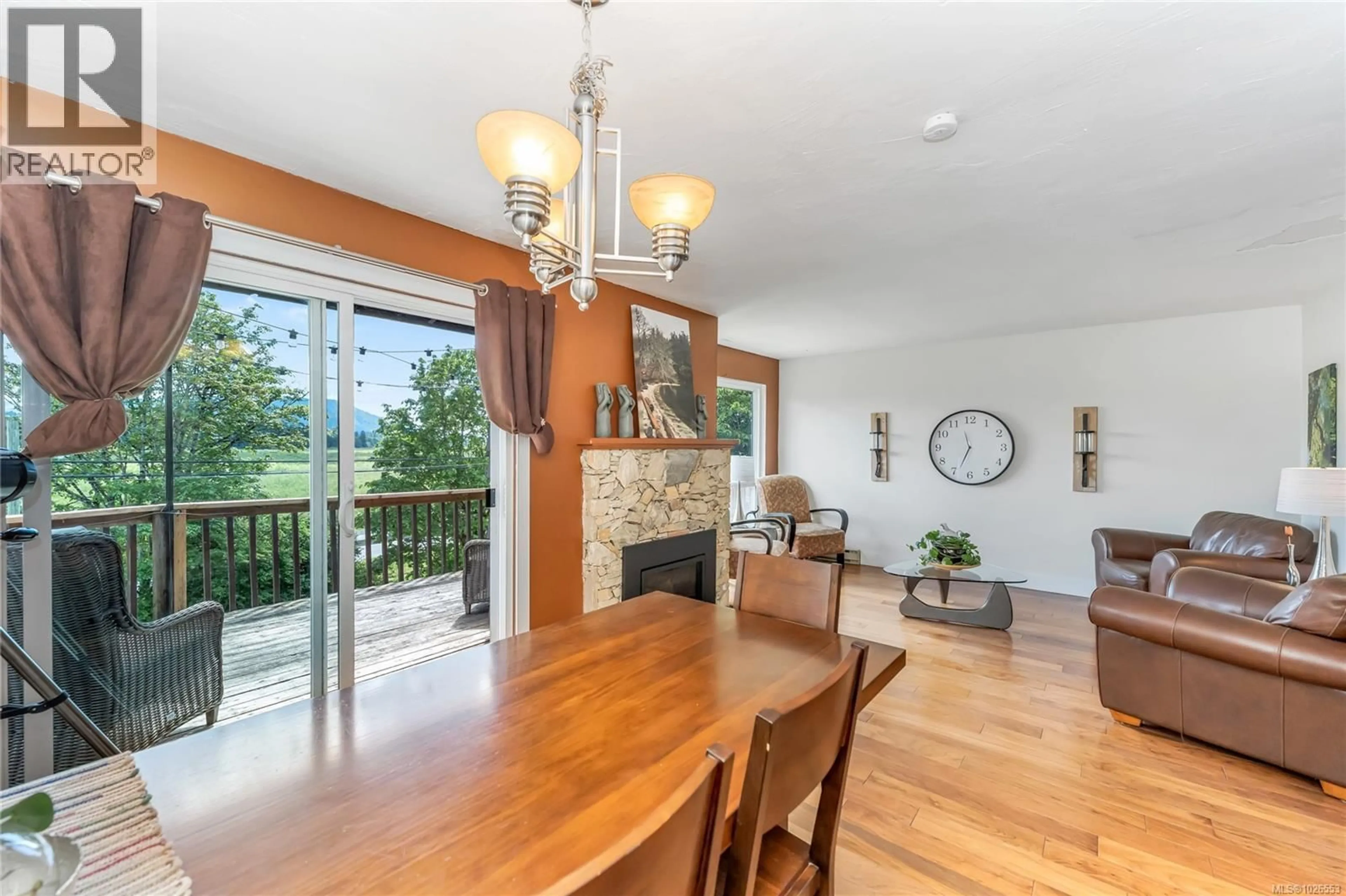Dining room, wood/laminate floor for 2 - 6172 ALINGTON ROAD, Duncan British Columbia V9L2E9