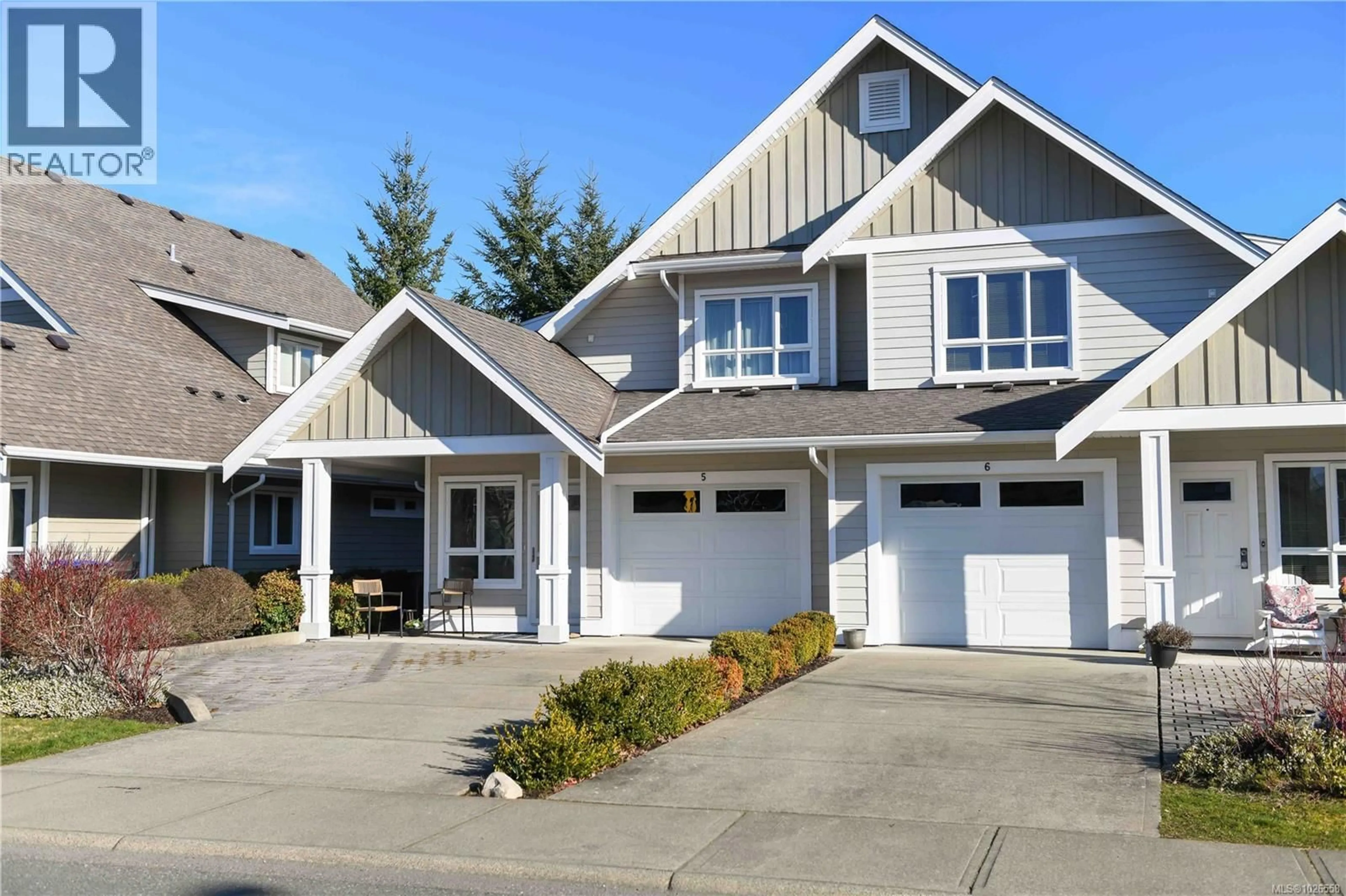 Home with vinyl exterior material, street for 5 - 700 LANCASTER WAY, Comox British Columbia V9M0B6