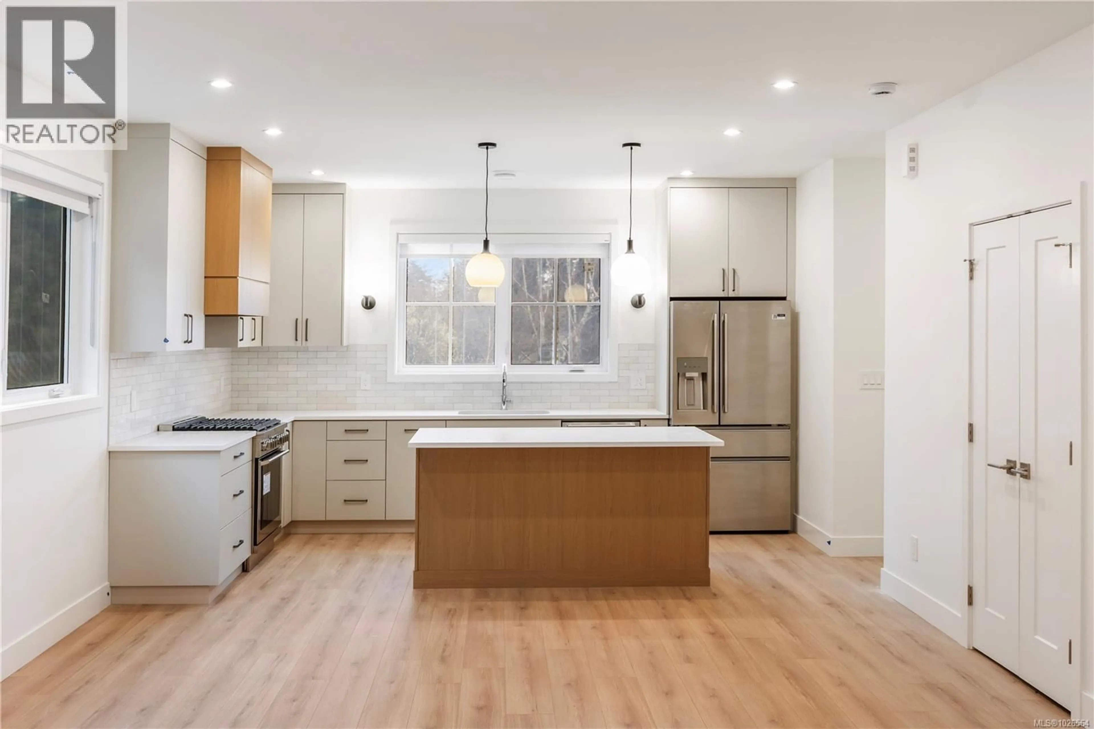 Open concept kitchen, wood/laminate floor for 2 - 990 MCBRIAR AVENUE, Saanich British Columbia V8X3M3