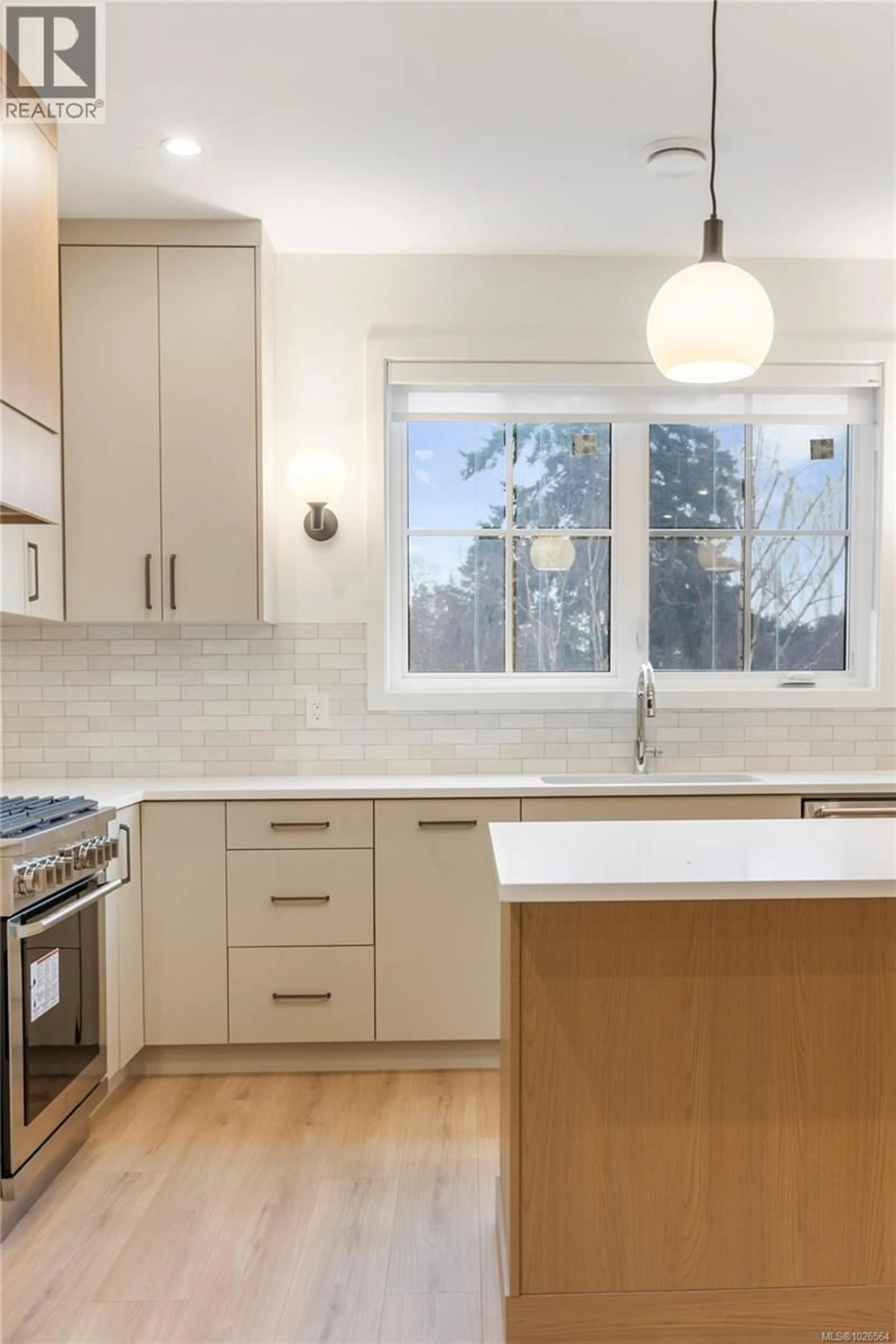 Contemporary kitchen, unknown for 2 - 990 MCBRIAR AVENUE, Saanich British Columbia V8X3M3