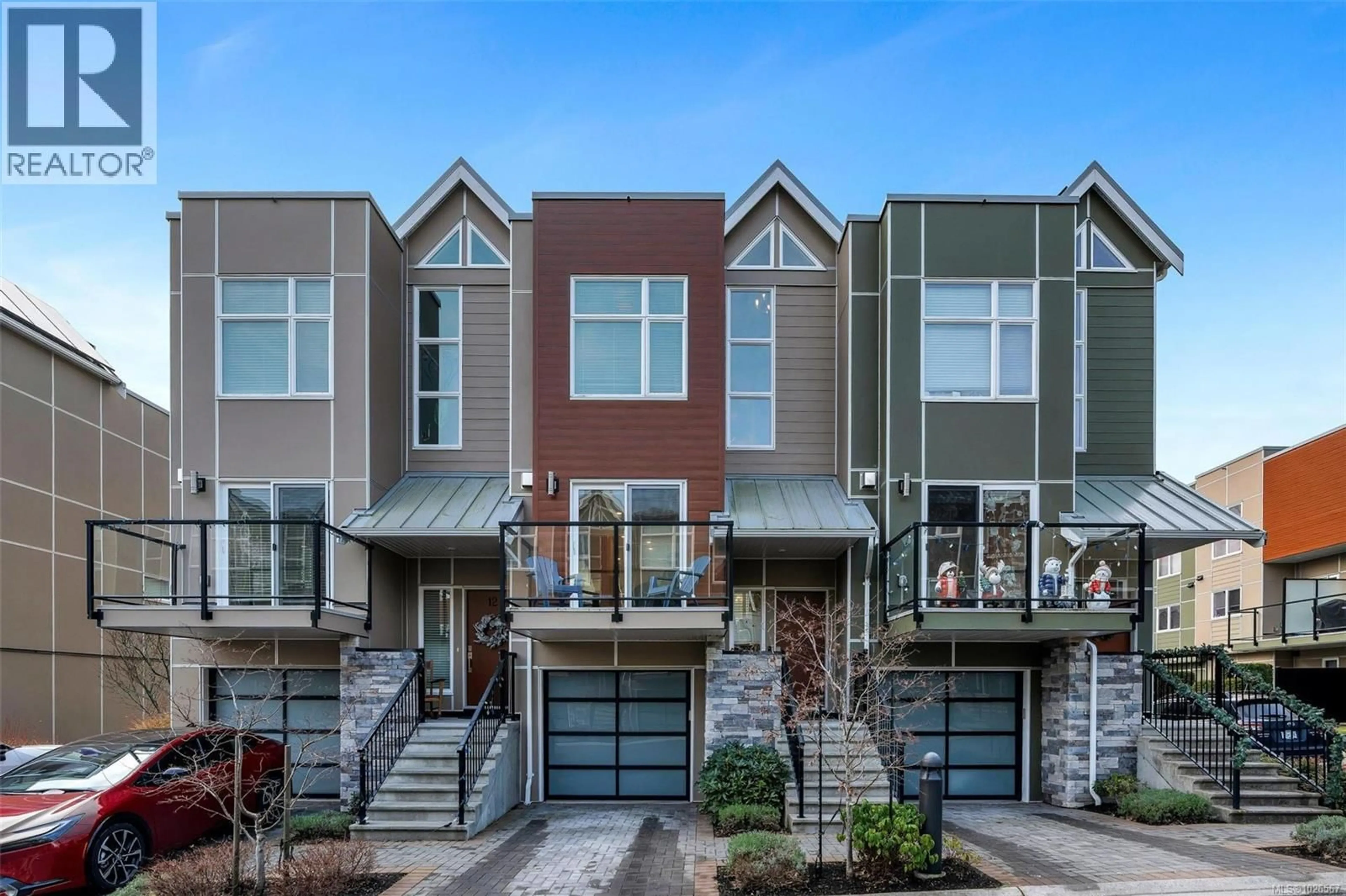 Home with vinyl exterior material, street for 13 - 4355 VIEWMONT AVENUE, Saanich British Columbia V8Z5K8