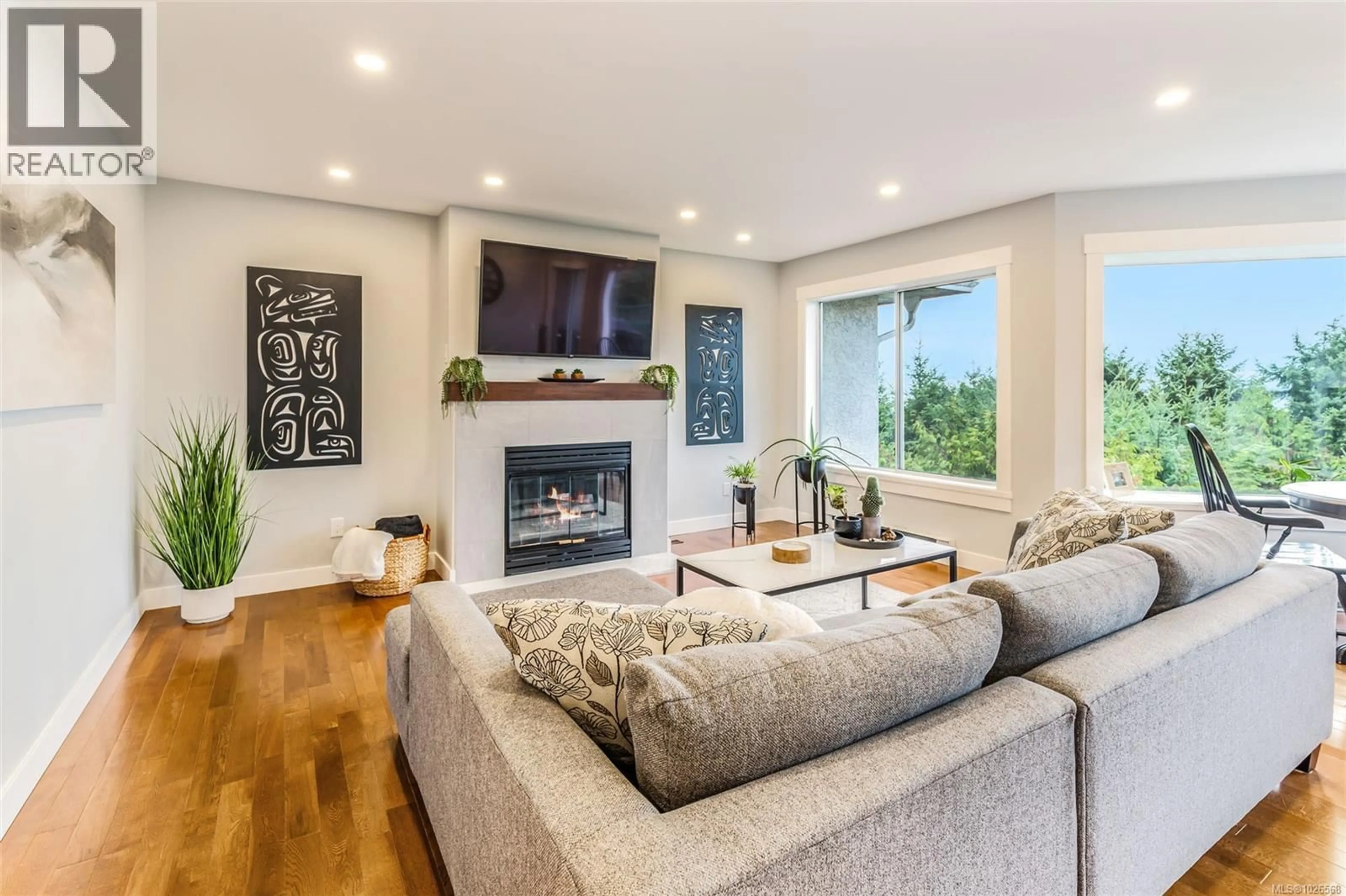 Living room with furniture, unknown for 978 HIGHVIEW TERRACE, Nanaimo British Columbia V9R6K5