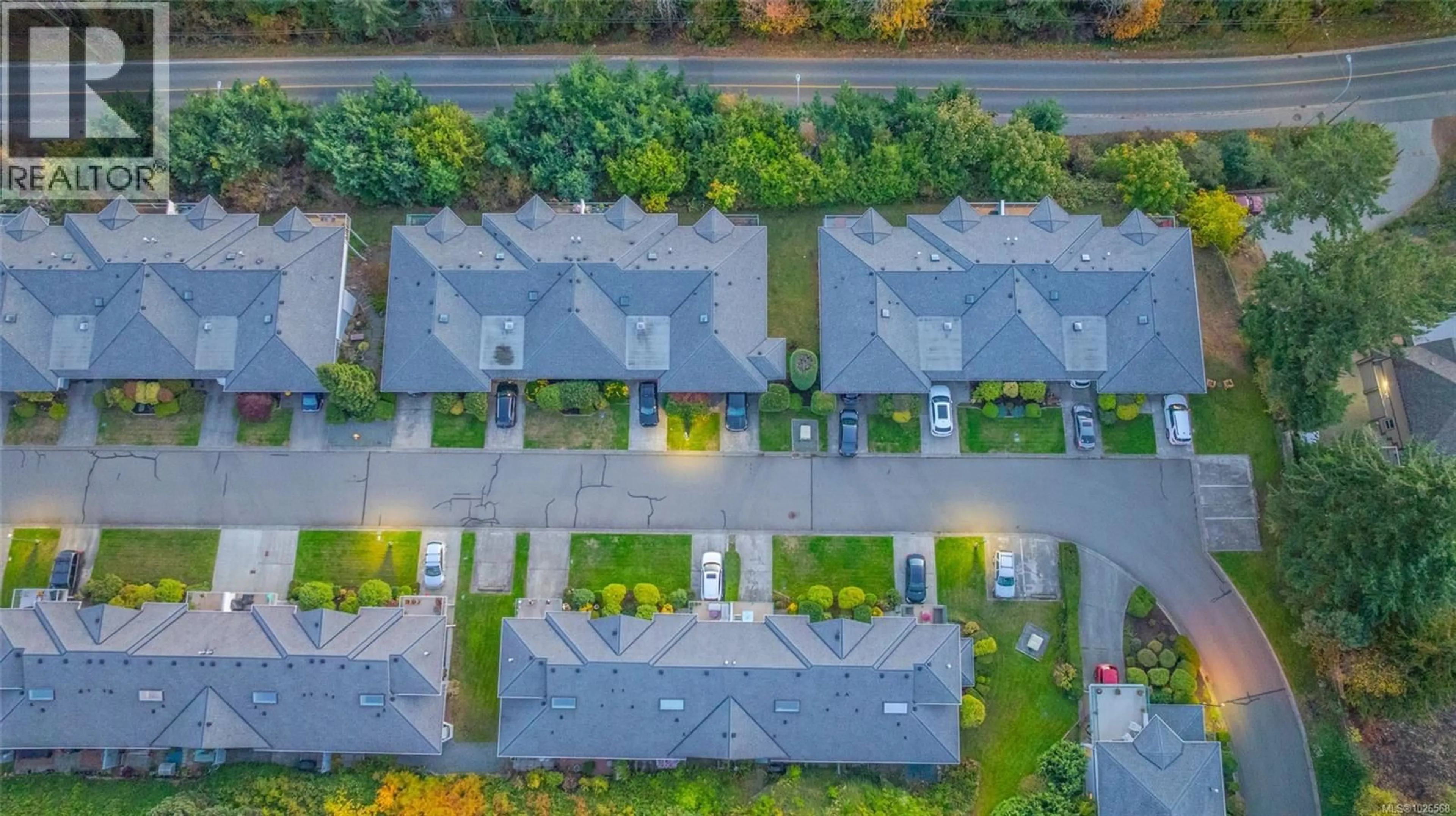 A pic from outside/outdoor area/front of a property/back of a property/a pic from drone, street for 978 HIGHVIEW TERRACE, Nanaimo British Columbia V9R6K5
