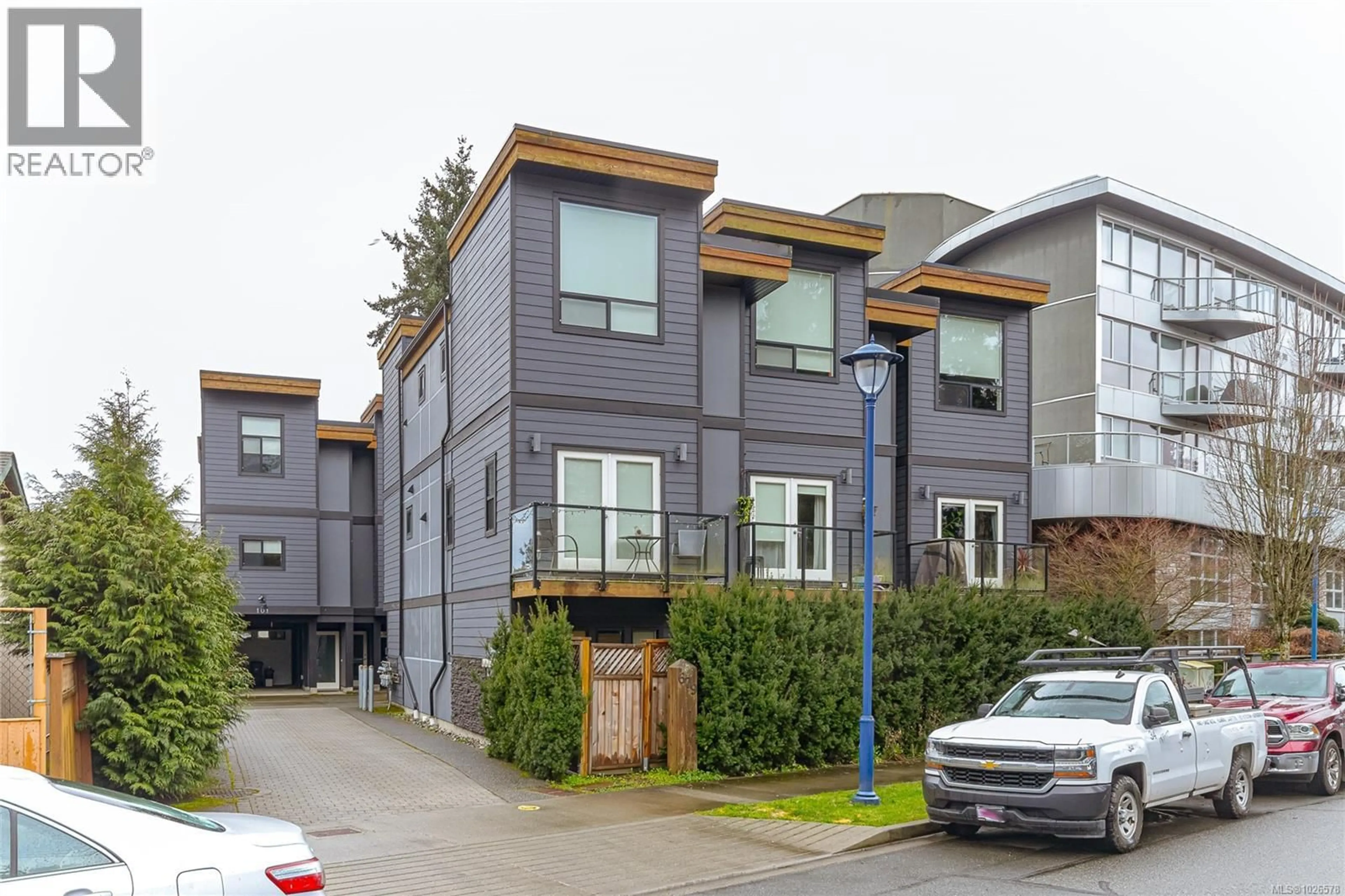 Home with vinyl exterior material, street for 106 - 679 WAGAR AVENUE, Langford British Columbia V9B3B2