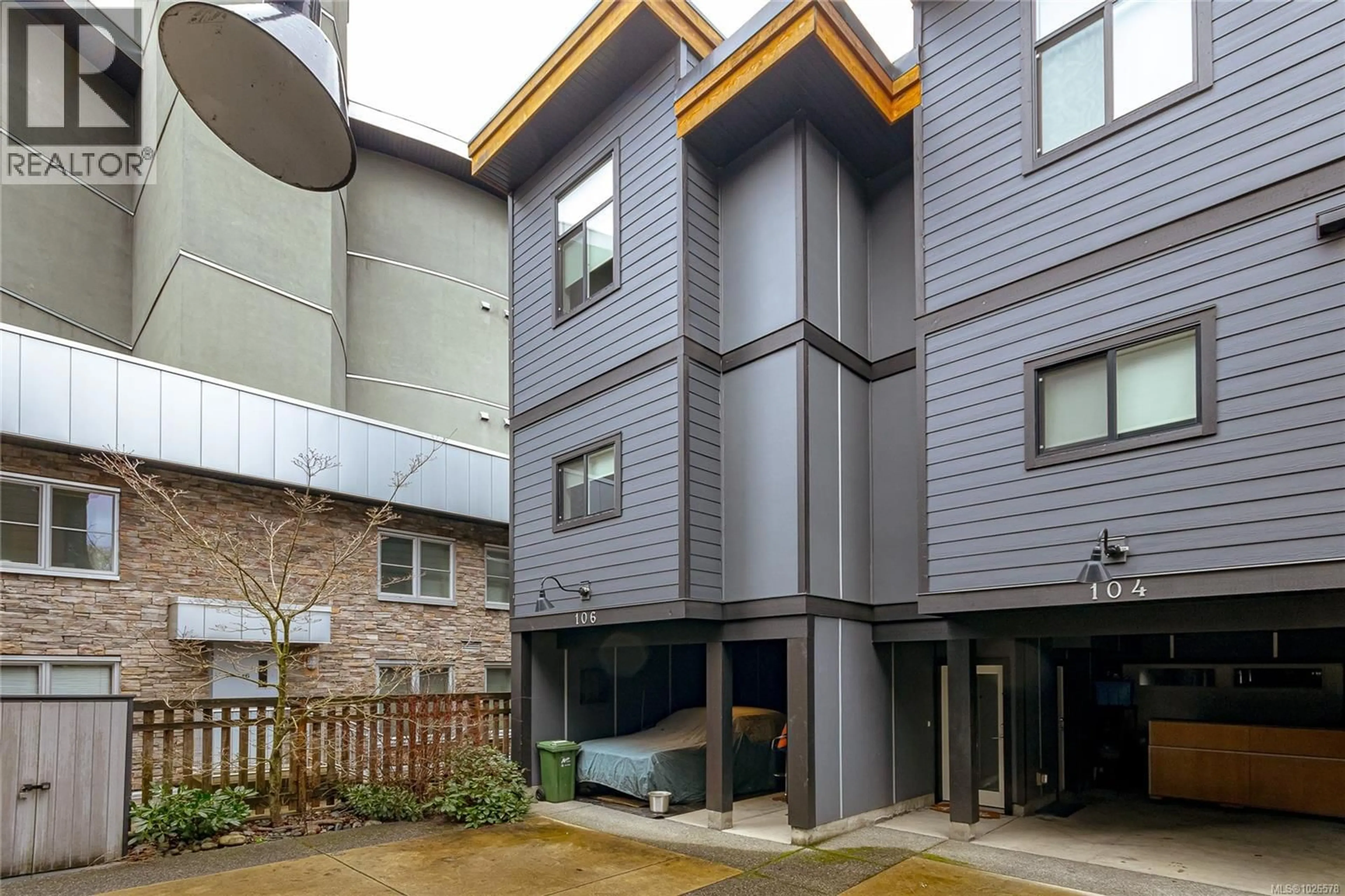 Home with vinyl exterior material, street for 106 - 679 WAGAR AVENUE, Langford British Columbia V9B3B2