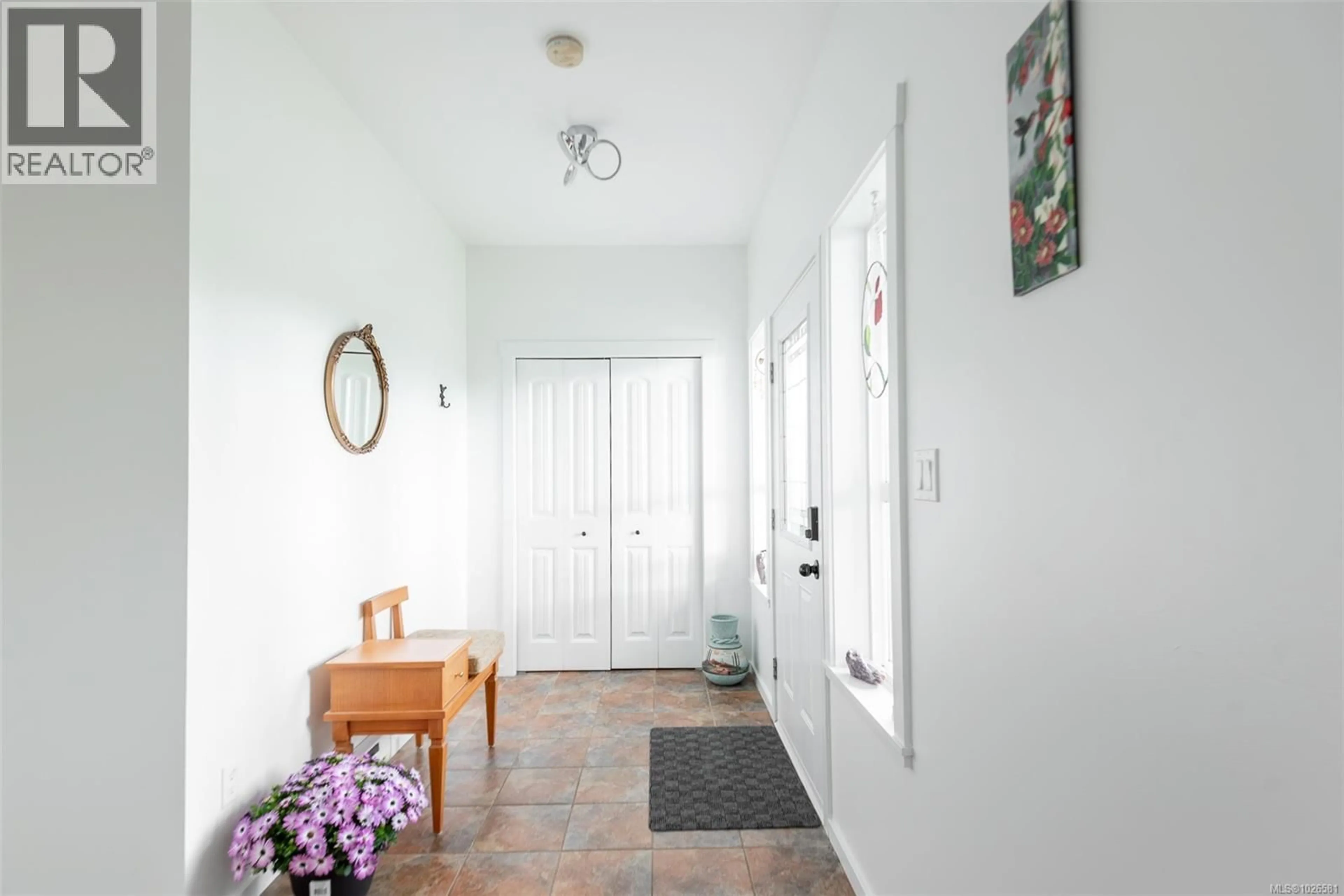 Indoor foyer for 6239 SELKIRK TERRACE, Duncan British Columbia V9L0A6