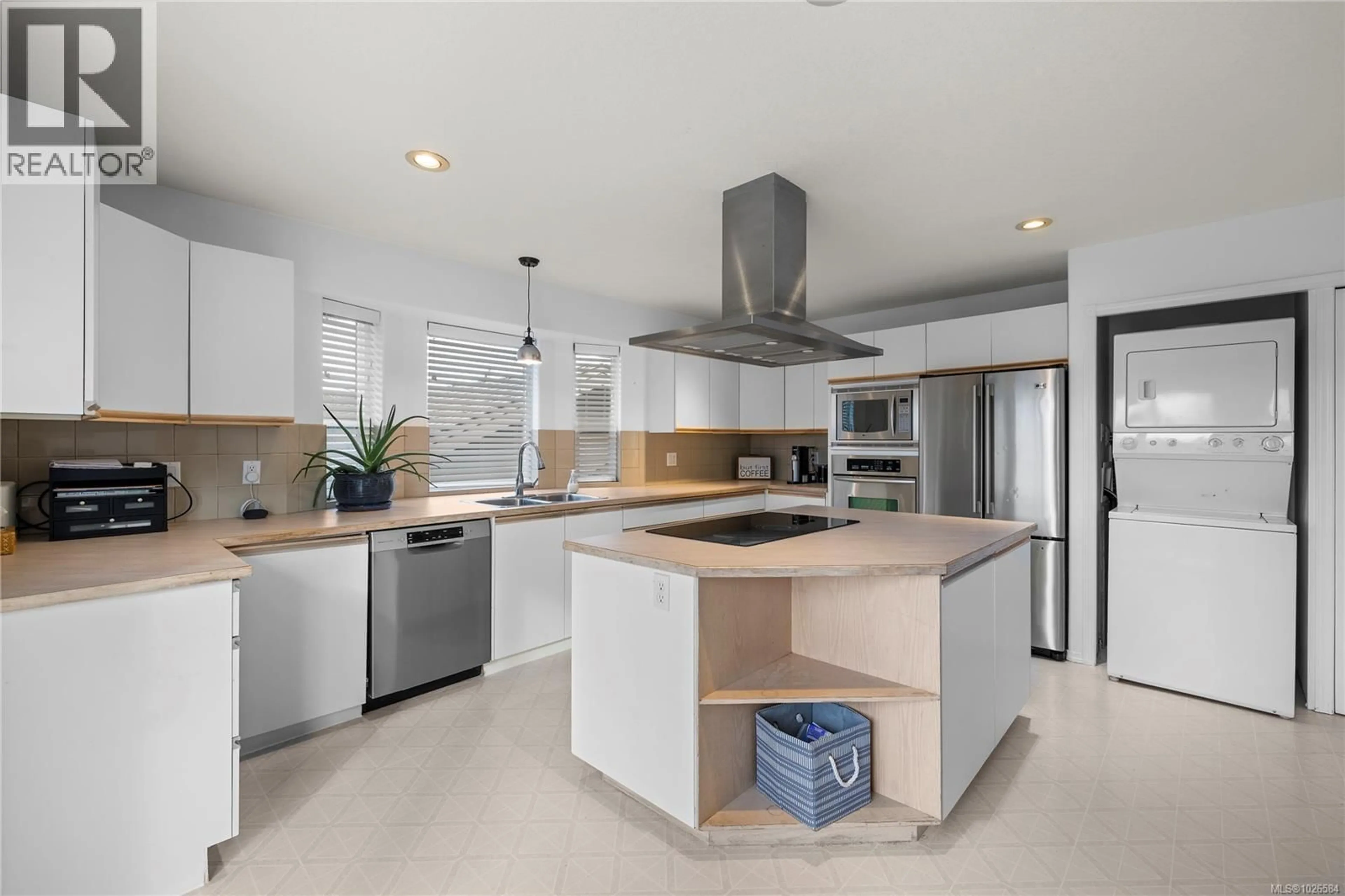 Contemporary kitchen, ceramic/tile floor for 615 CHINOOK AVENUE, Parksville British Columbia V9P1A5