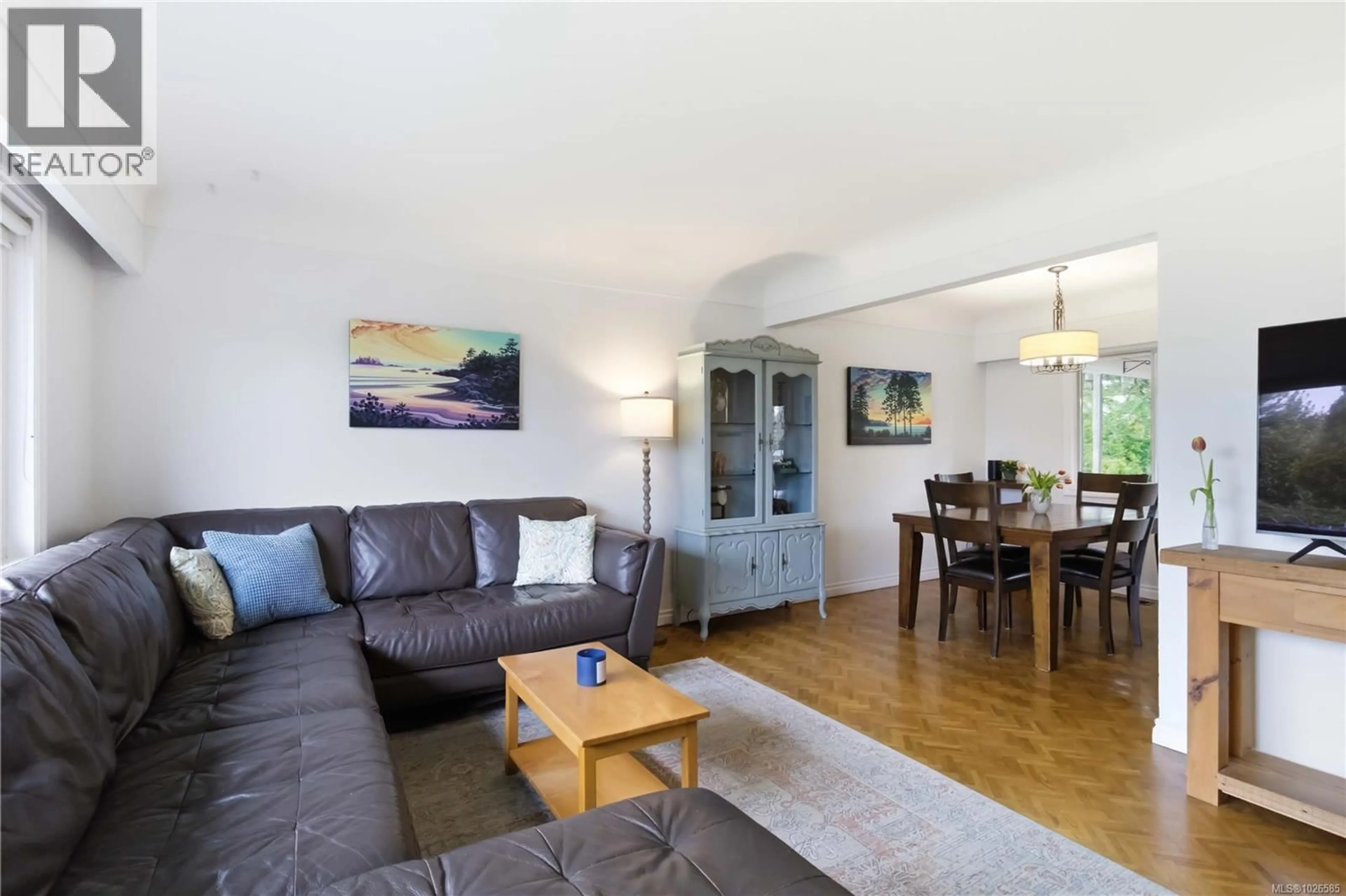 Living room with furniture, wood/laminate floor for 751 CAMEO STREET, Saanich British Columbia V8X3R9