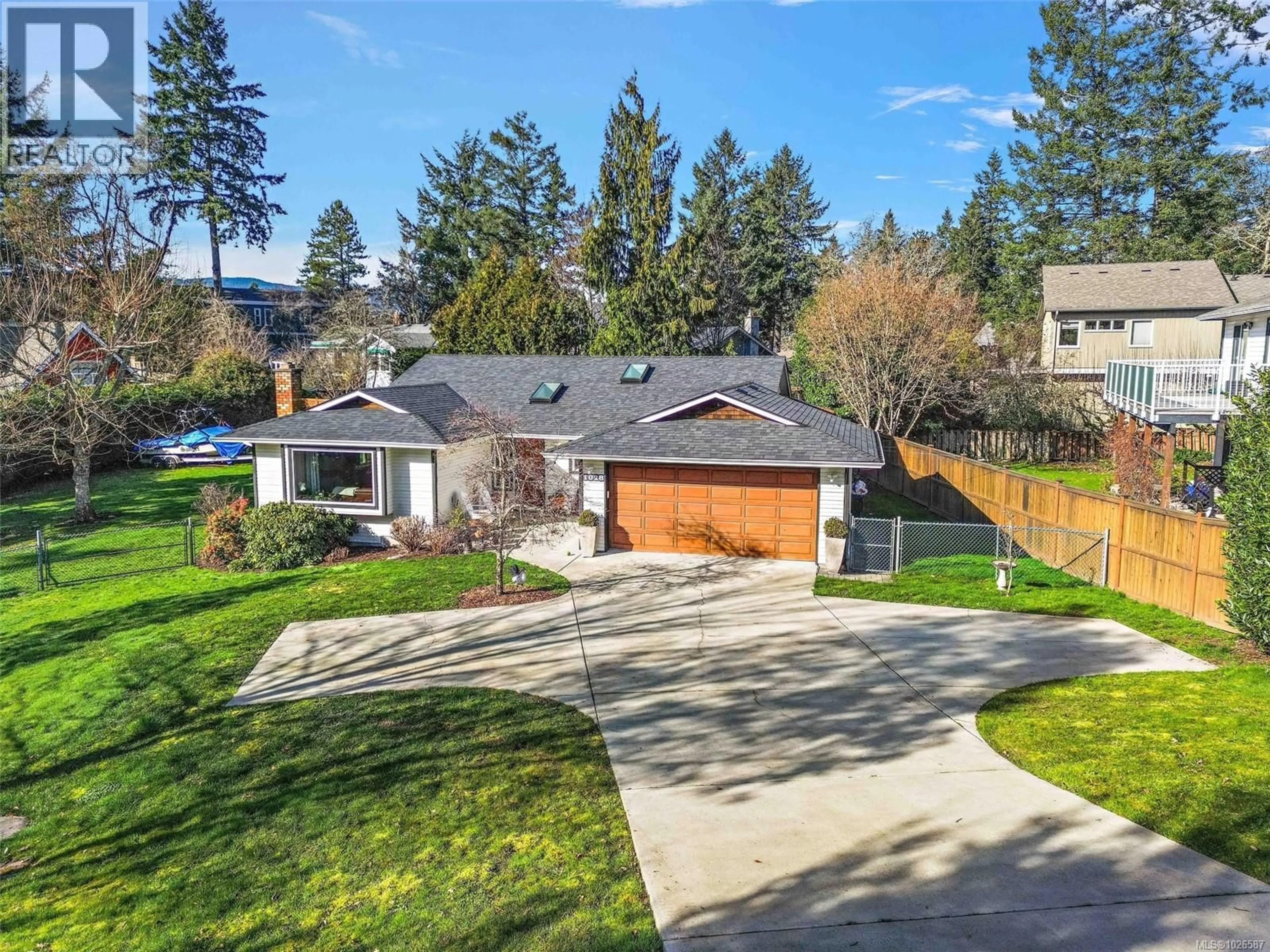 A pic from outside/outdoor area/front of a property/back of a property/a pic from drone, street for 1028 BRAMFIELD PLACE, Central Saanich British Columbia V8M1A4