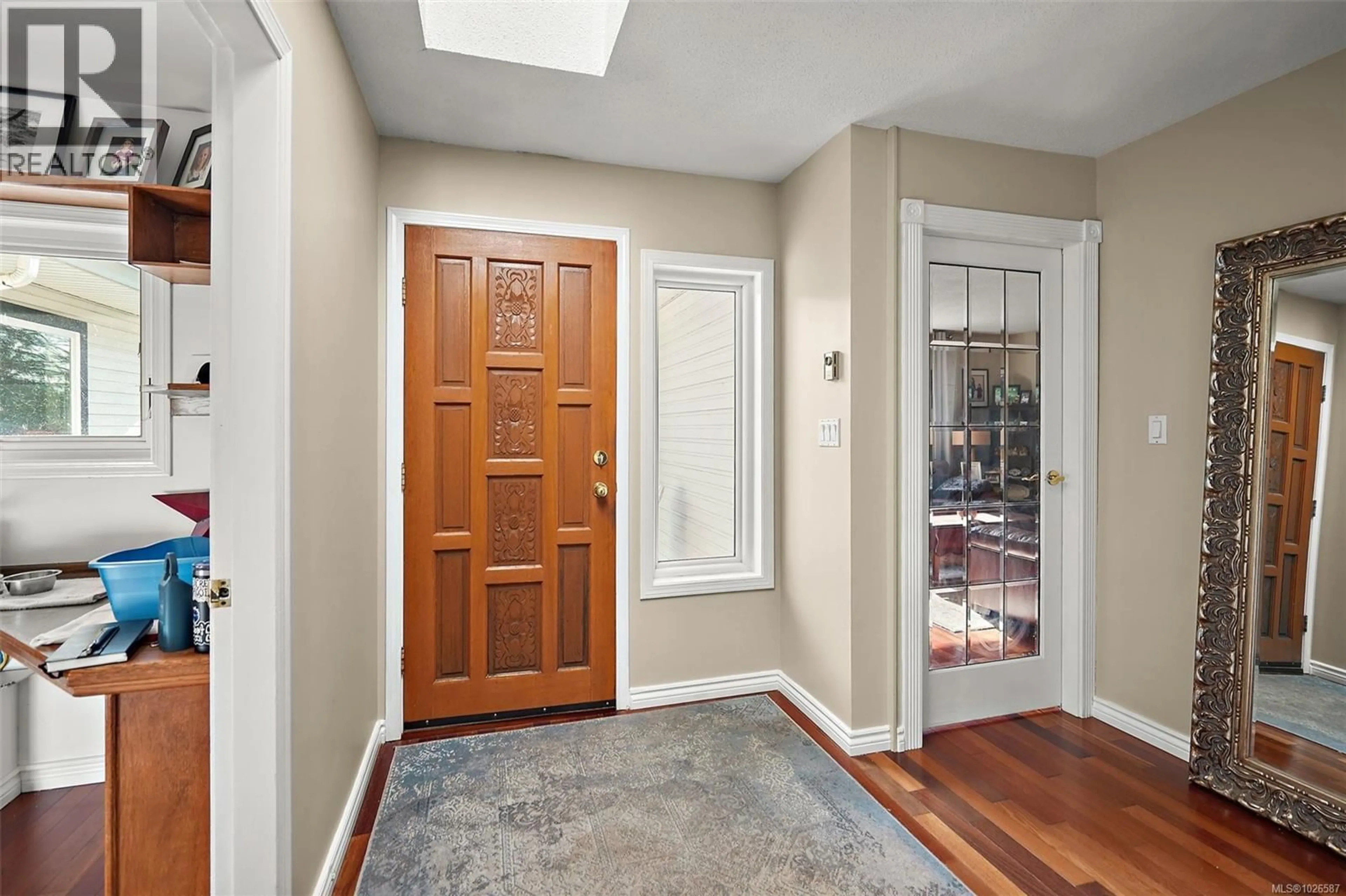 Indoor entryway for 1028 BRAMFIELD PLACE, Central Saanich British Columbia V8M1A4