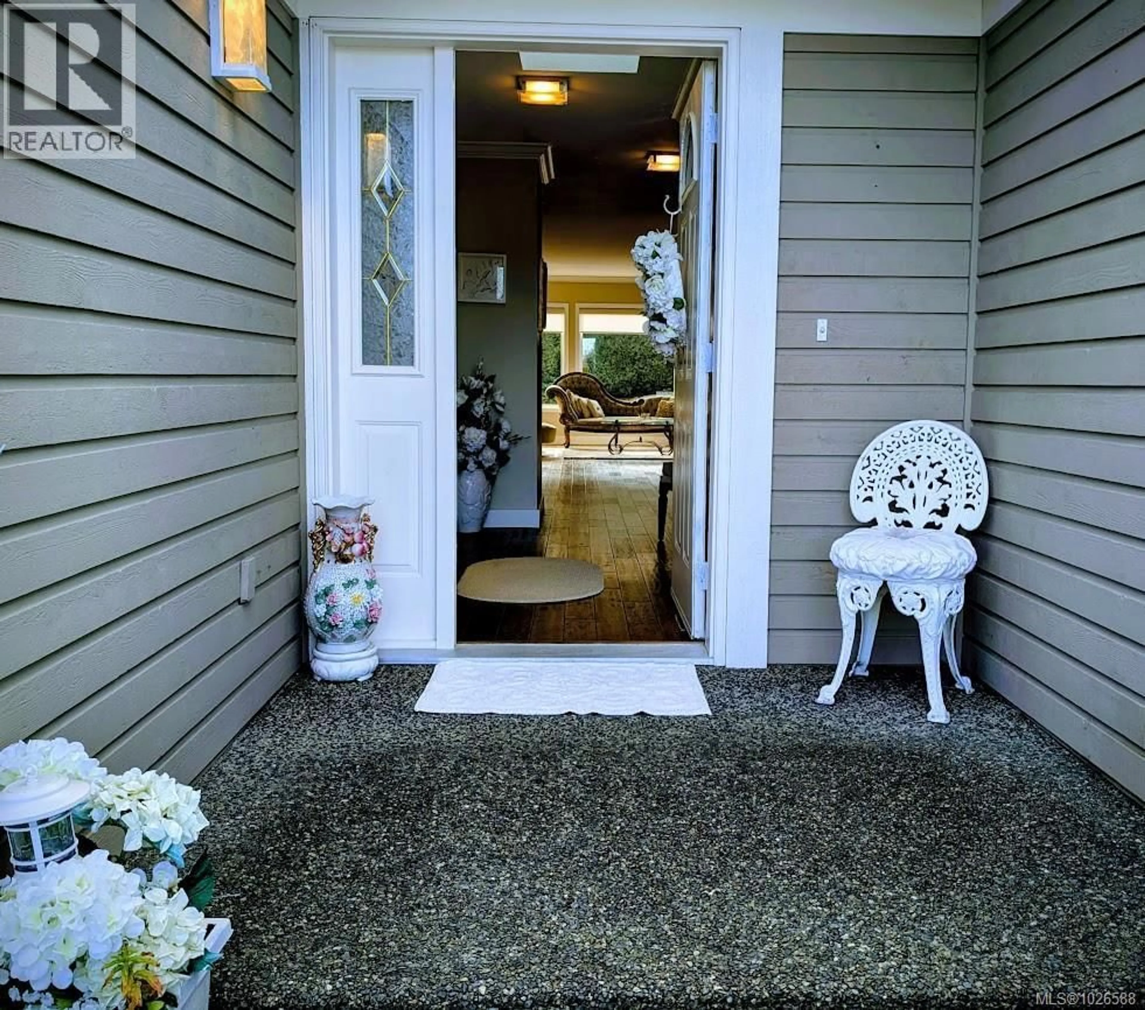 Indoor entryway for 1307 OCEANSIDE DRIVE, Qualicum Beach British Columbia V9K2K4