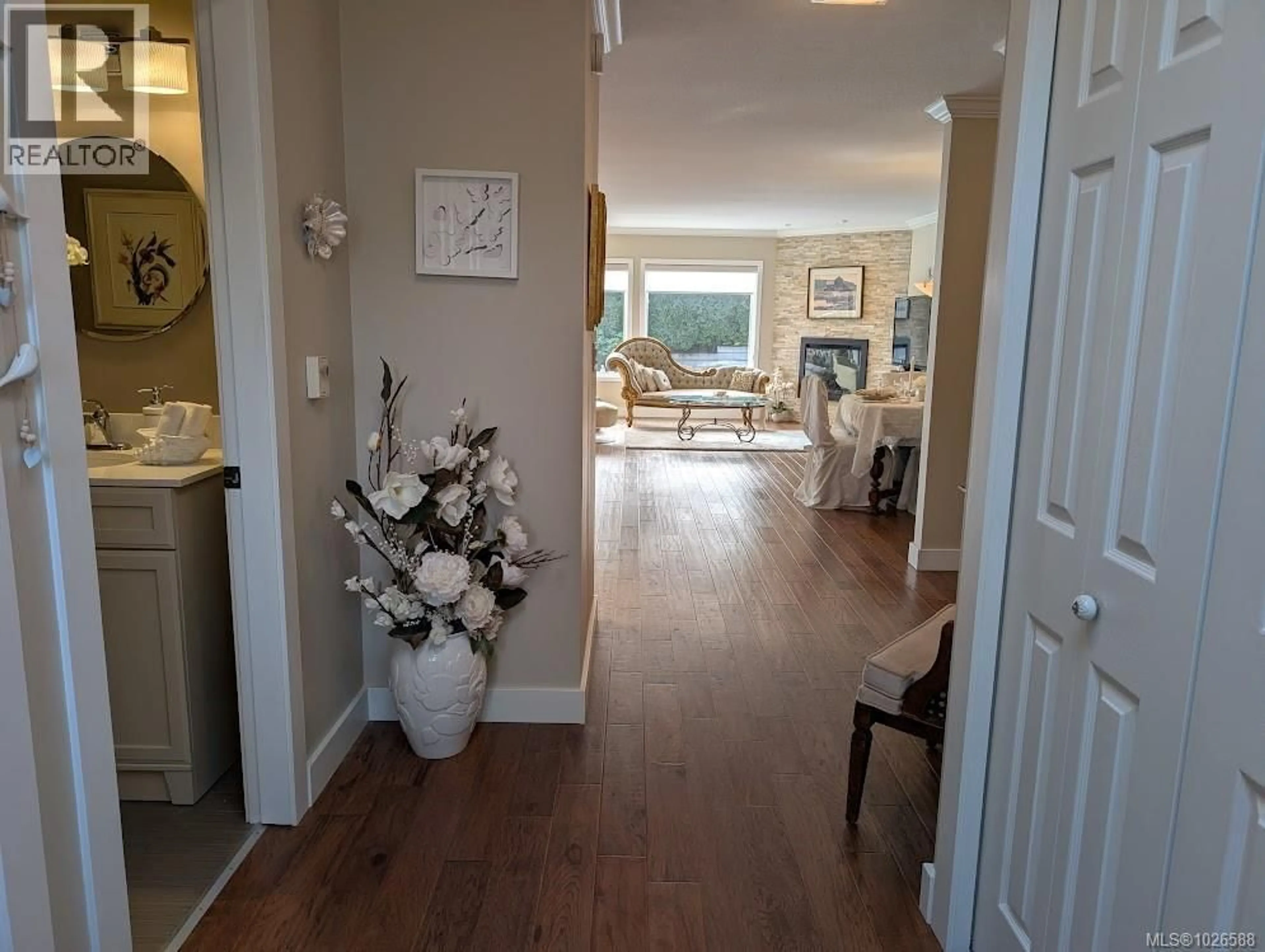 Indoor entryway for 1307 OCEANSIDE DRIVE, Qualicum Beach British Columbia V9K2K4