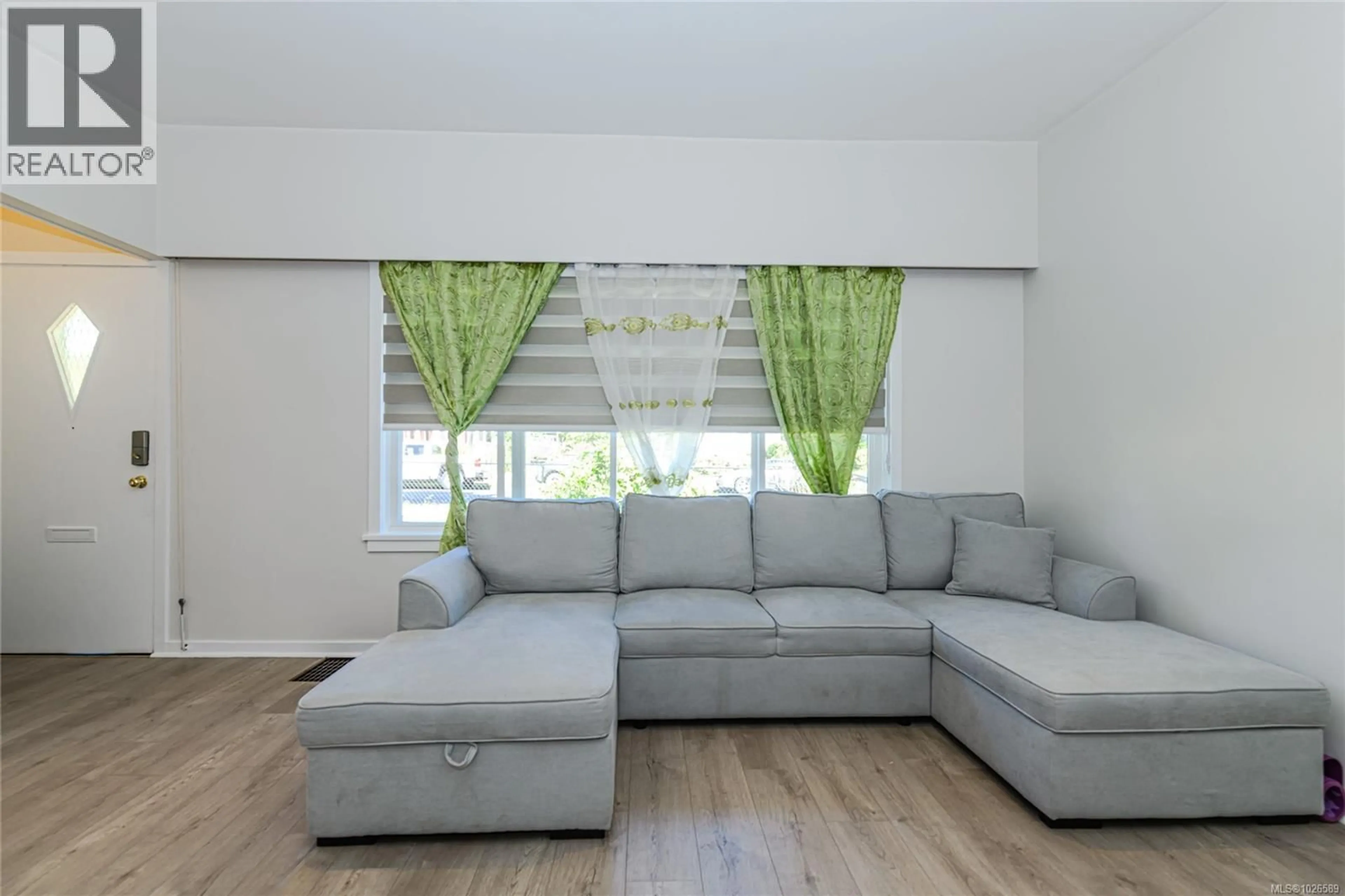 Living room with furniture, unknown for 3170 ALDER STREET, Victoria British Columbia V8X1N8