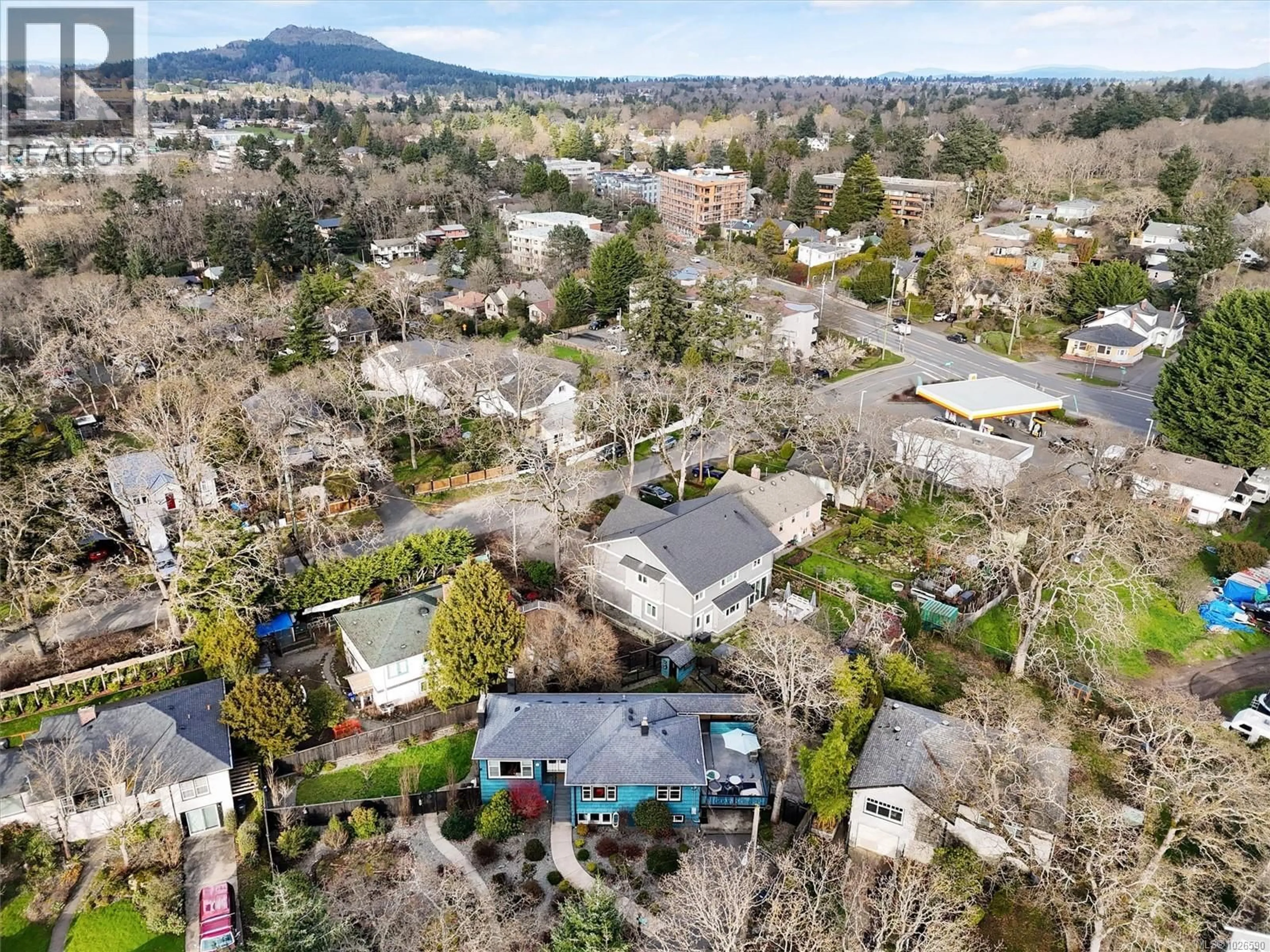 A pic from outside/outdoor area/front of a property/back of a property/a pic from drone, street for 3771 WINSTON CRESCENT, Saanich British Columbia V8X1S2