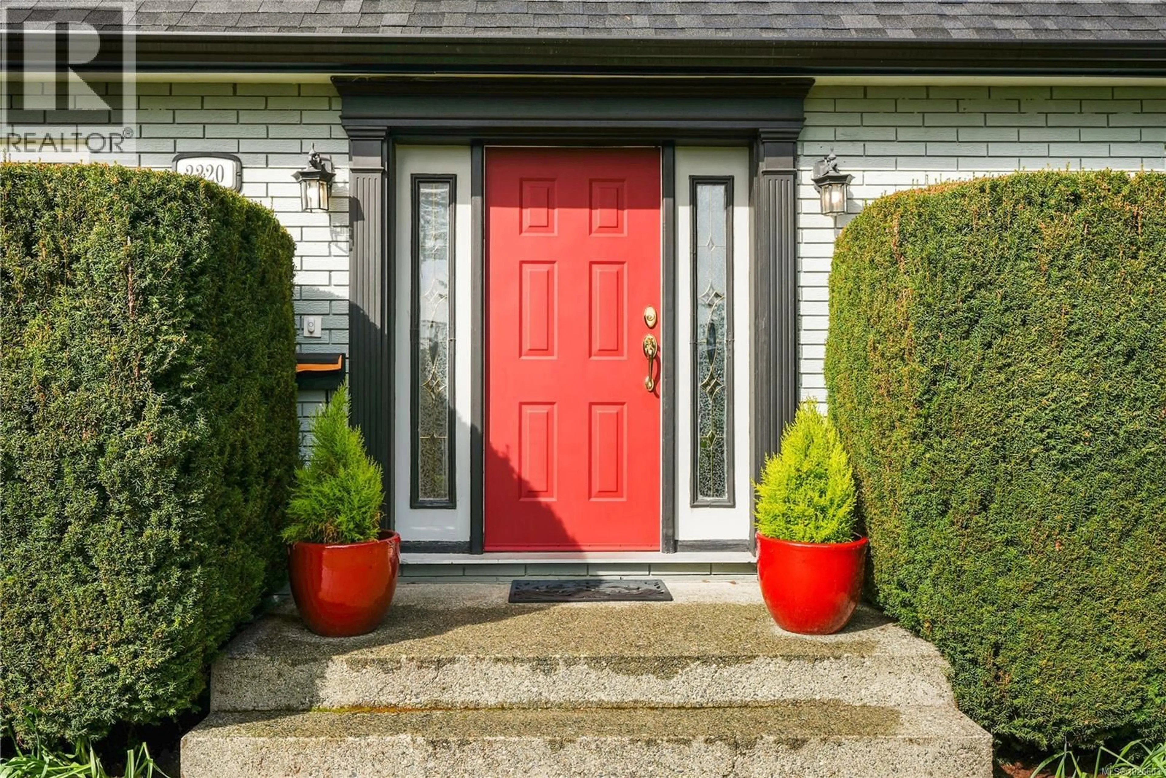 Indoor entryway for 2220 TASHY PLACE, Saanich British Columbia V8N4R6