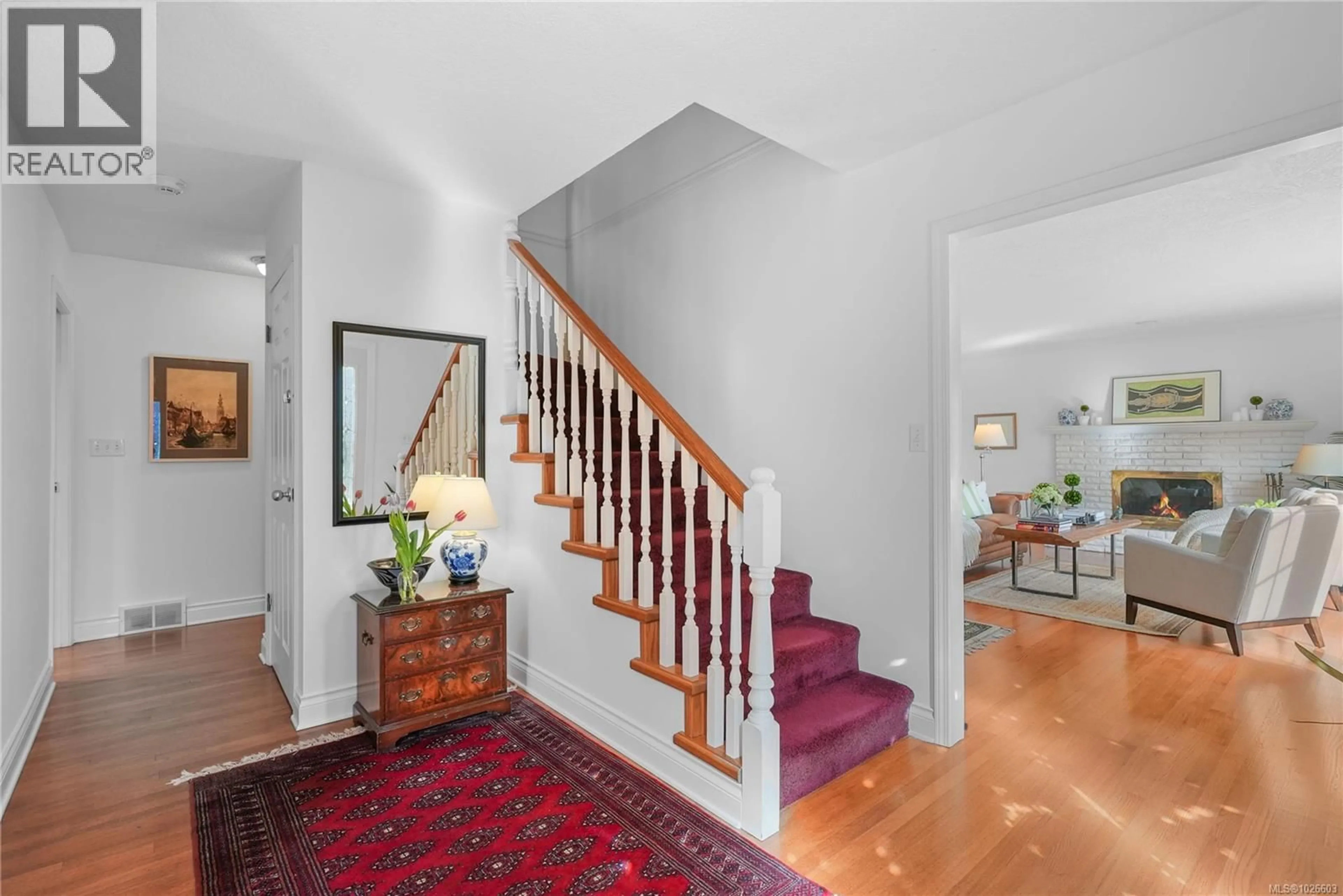 Indoor foyer for 2220 TASHY PLACE, Saanich British Columbia V8N4R6